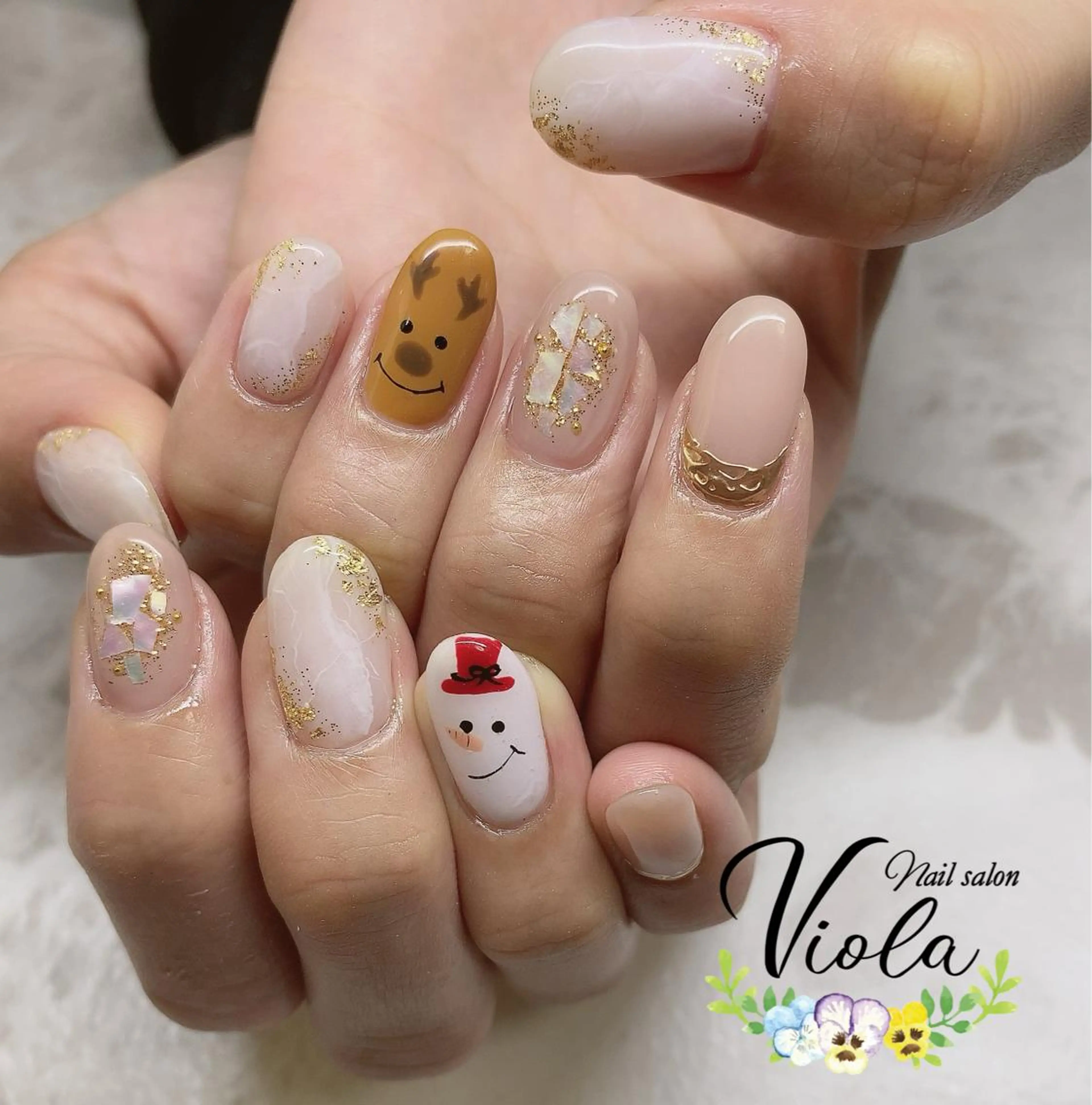 ネイル アートネイル キラキラネイル 冬ネイル クリスマス ハンドネイル Nailsalon Viola所属・ネイルサロン Violaのネイルデザイン