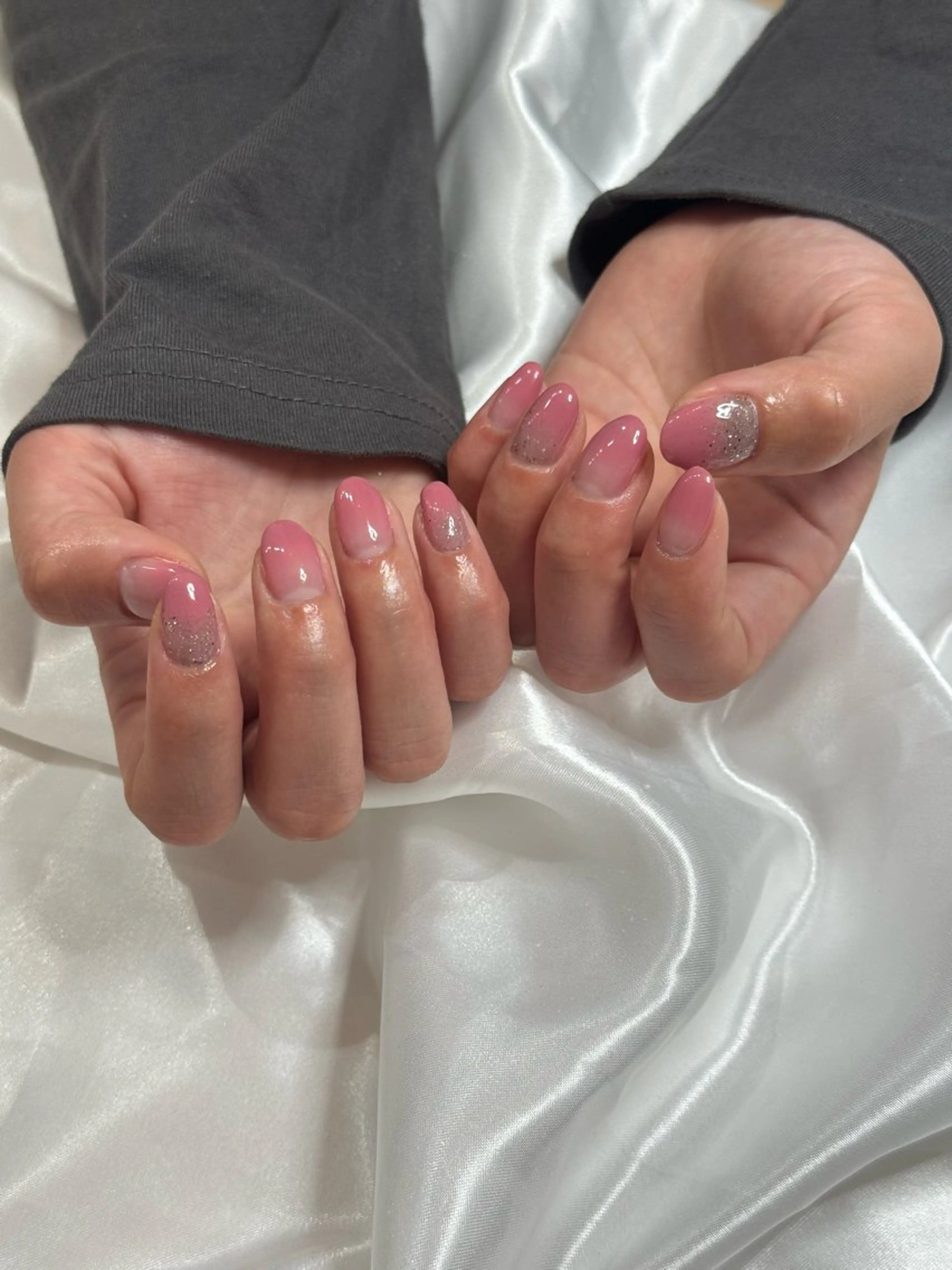 ハンドネイル グラデーションネイル (オフ有り)の写真