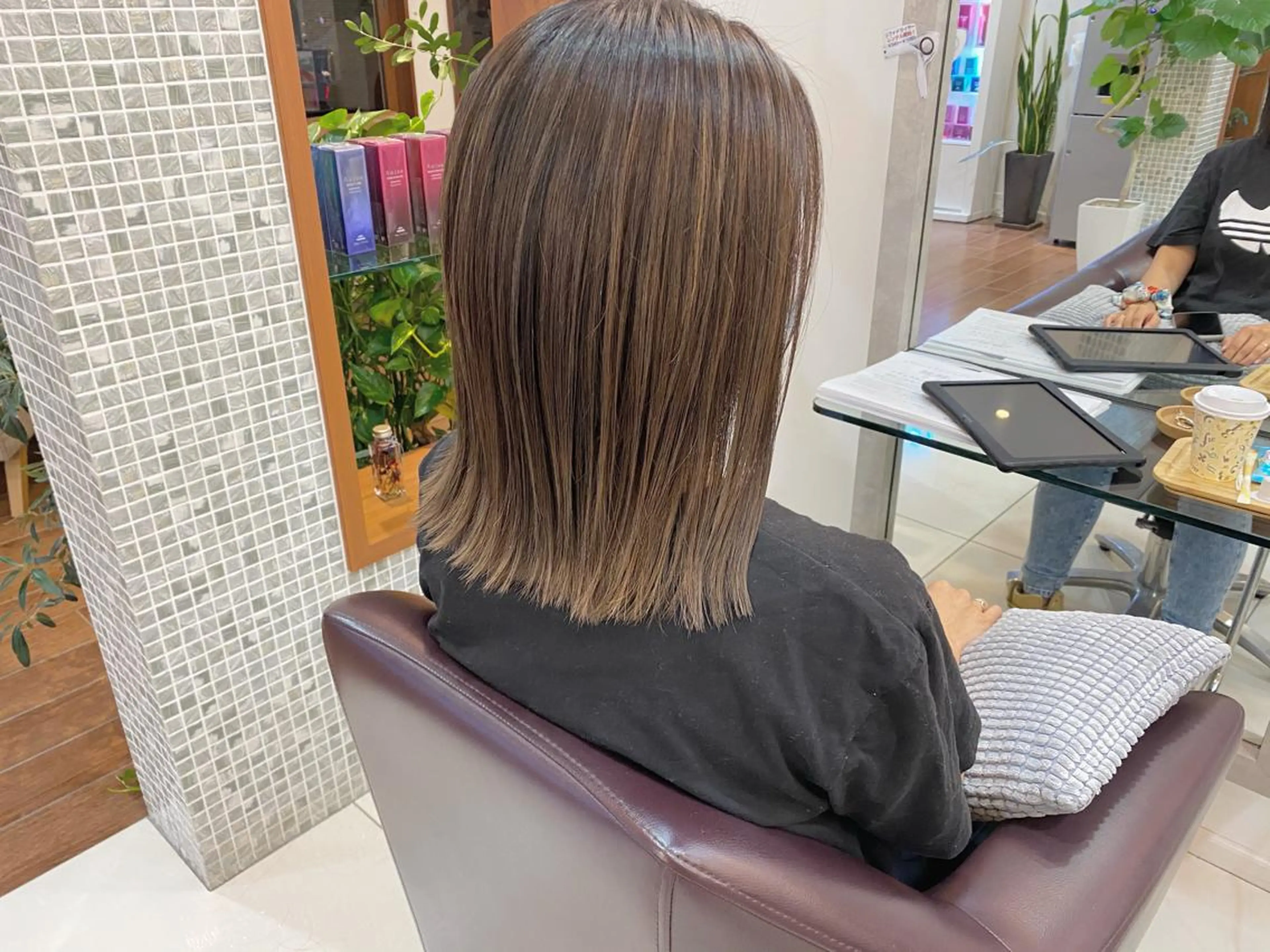 ミディアム カラー 外ハネヘア カット ヘアカラー トリートメント 鈴木 翔梧のヘアスタイル