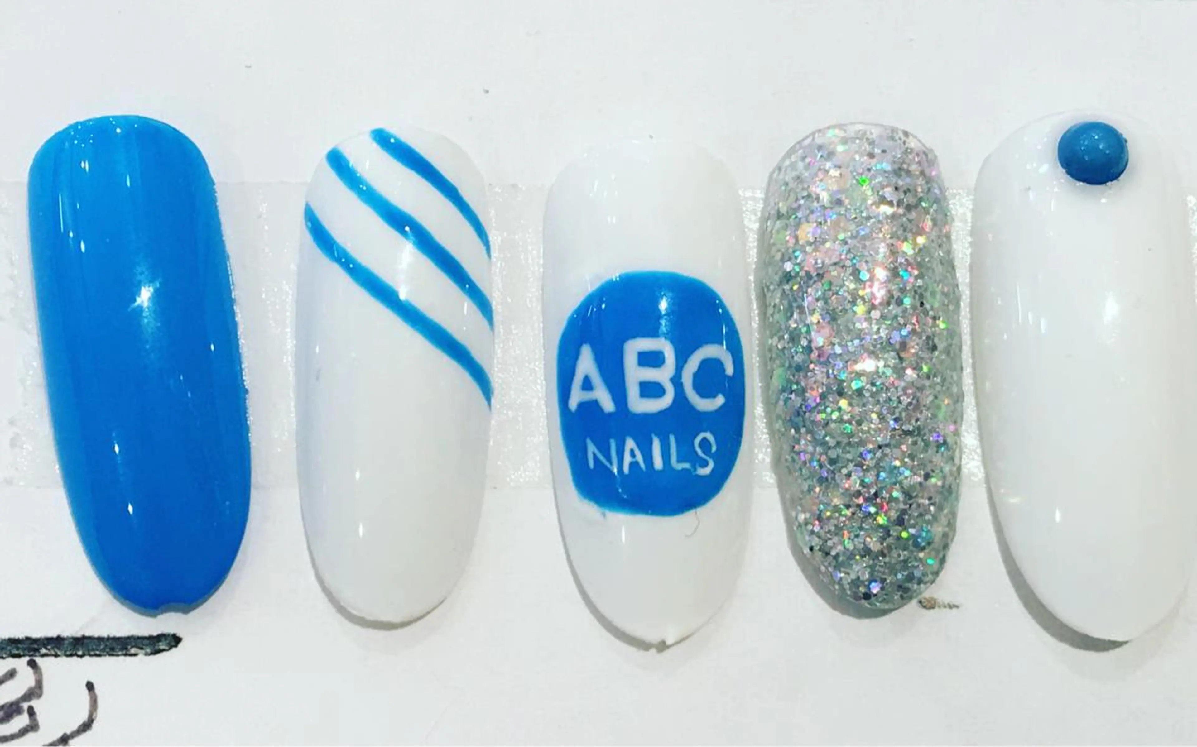 ミディアム カラー パーマ ヘアアレンジ メンズ キッズ ネイル マツエク・マツパ アートネイル フットネイル ジェルネイル キラキラネイル スカルプネイル NAILSGOGO shibuyaのネイルデザイン