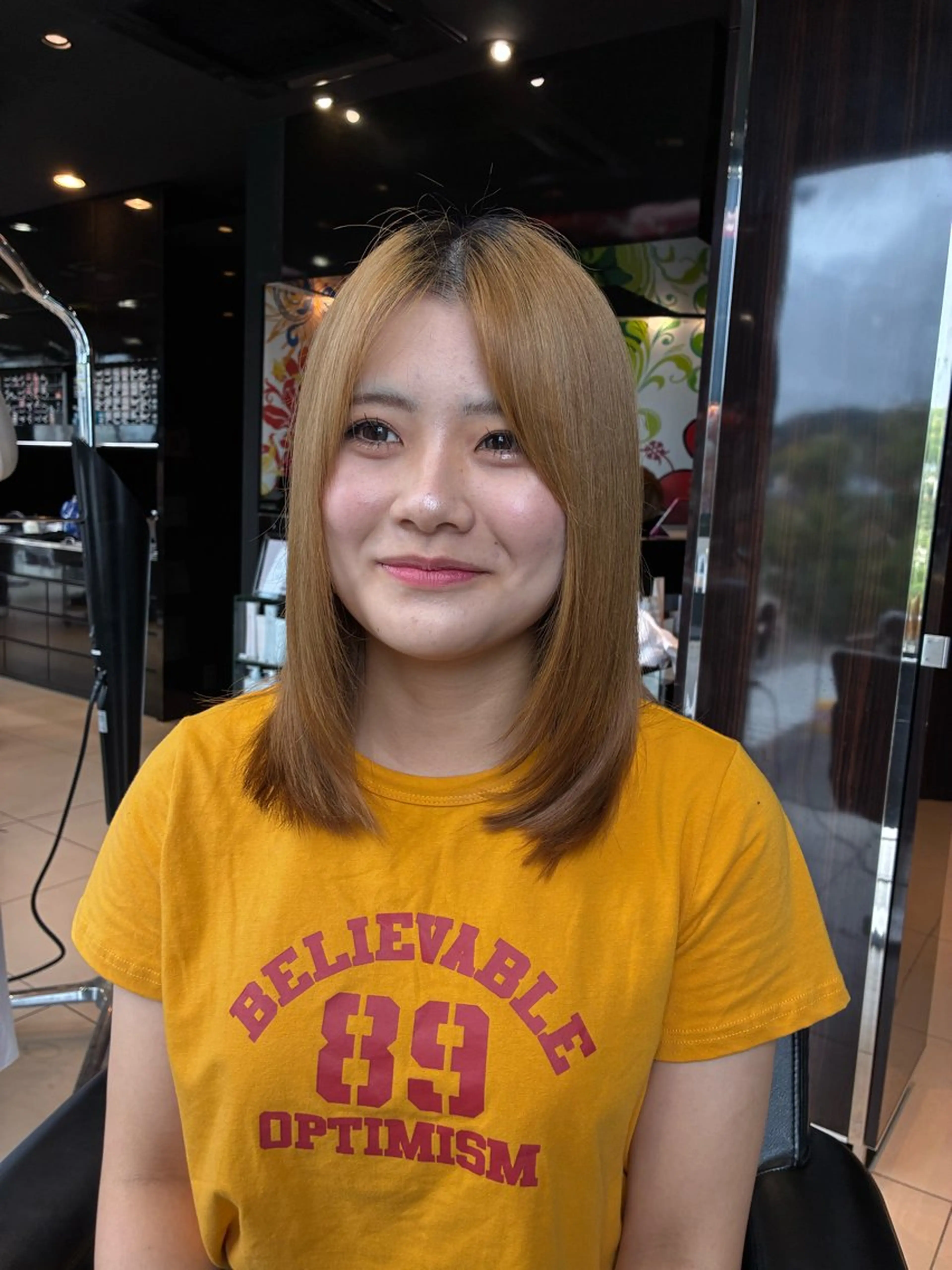 ミディアム 鷹尾 汐音のヘアスタイル