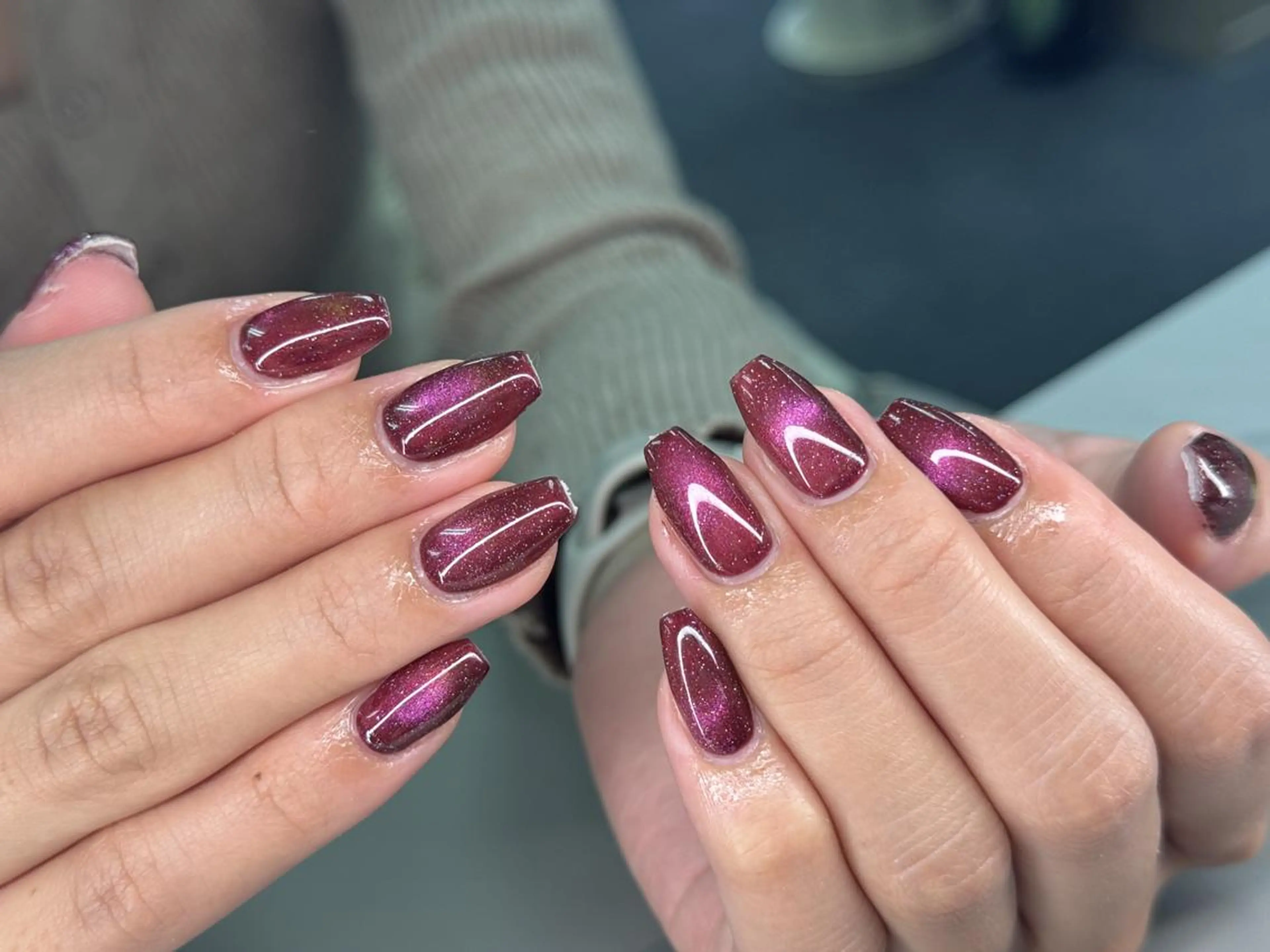 ネイル 赤色 削除 中のネイルデザイン