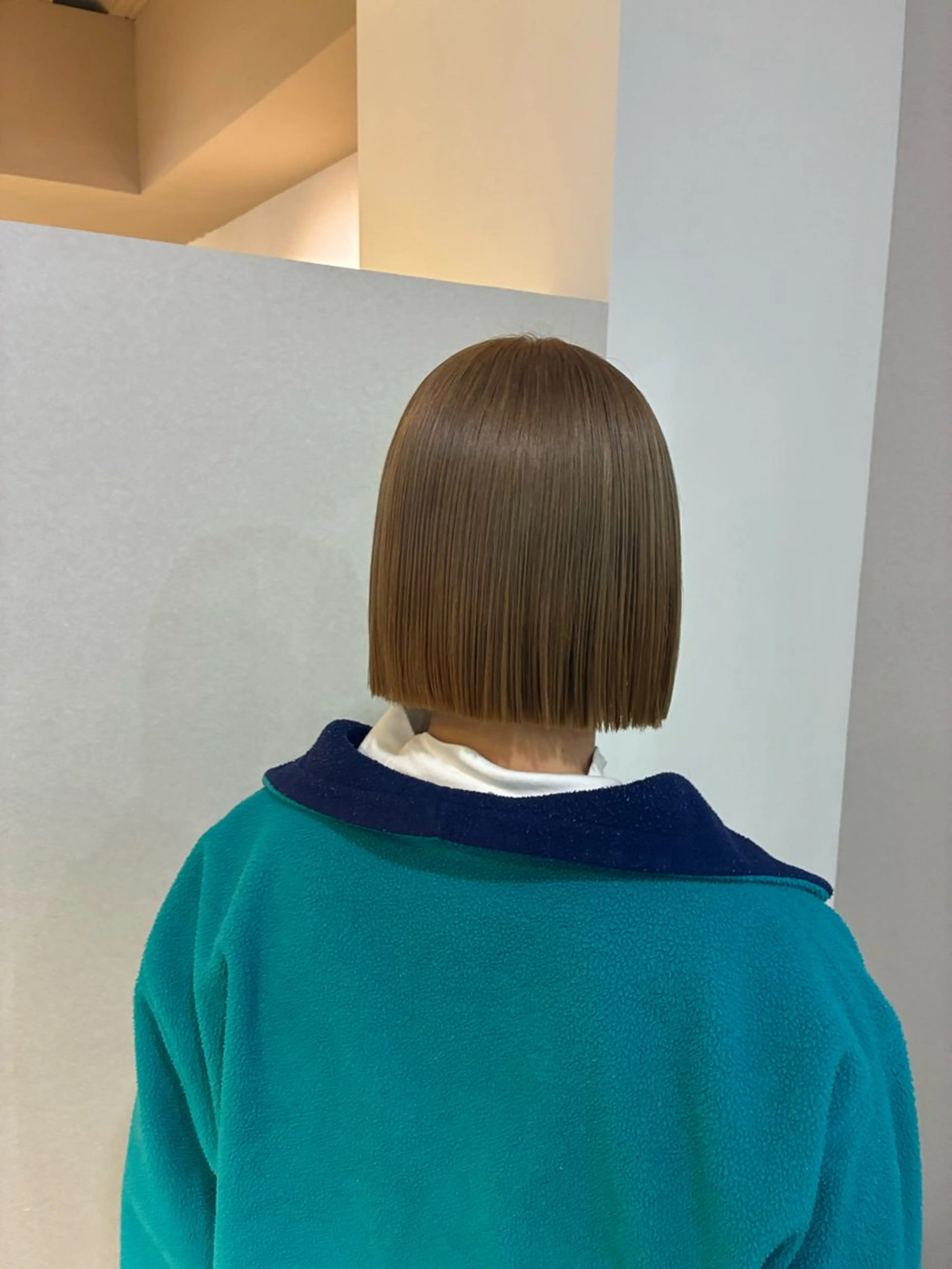 ミディアム カラー ベージュカラー ブリーチ オリーブベージュ ボブ ハナダ メイのヘアスタイル