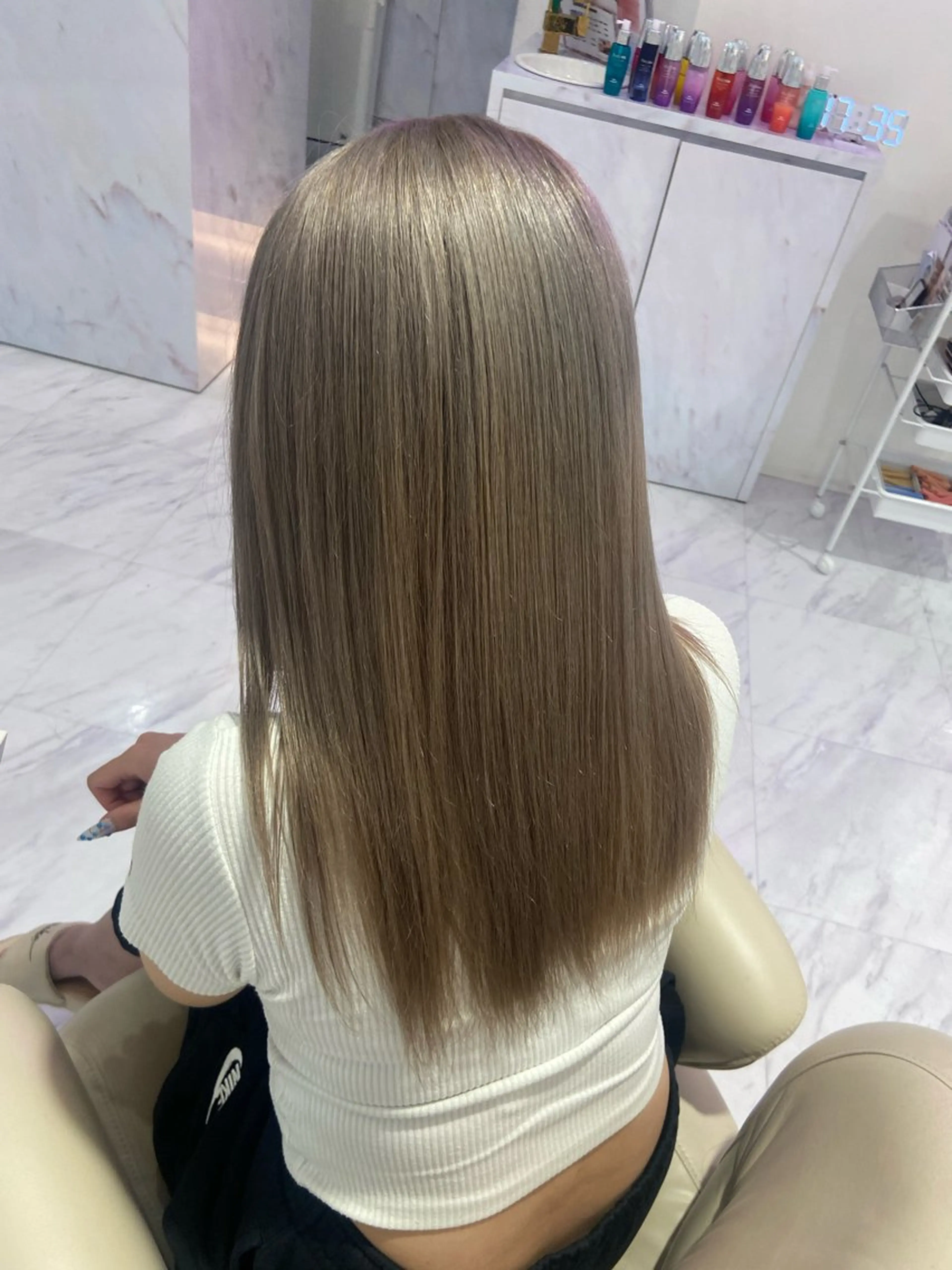 セミロング カラー ベージュカラー シルバー シルバーベージュ カット ヘアカラー トリートメント 名駅/ハイトーン /Y2k/YUNAのヘアスタイル