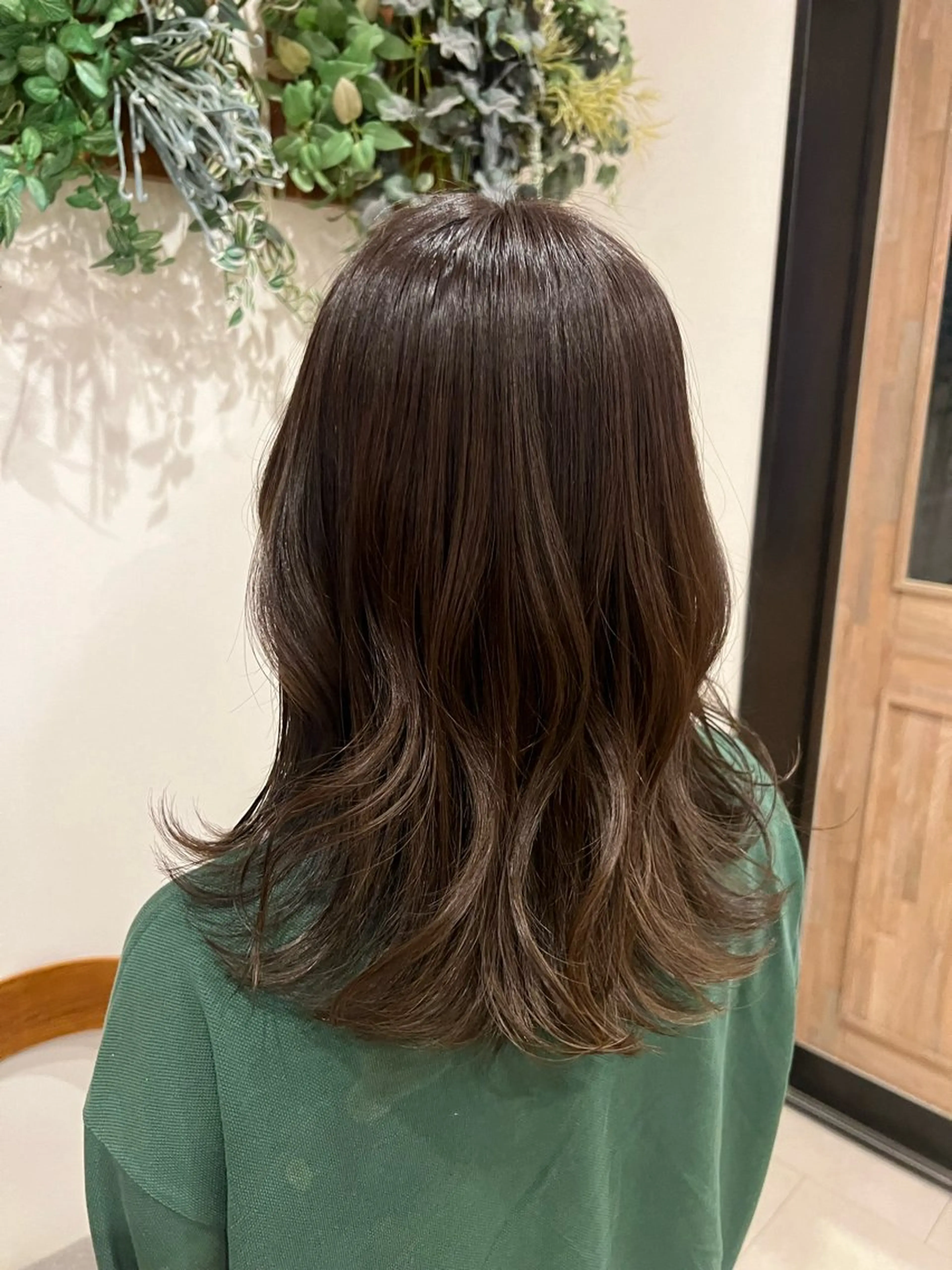 セミロング カラー 寺田 七海のヘアスタイル