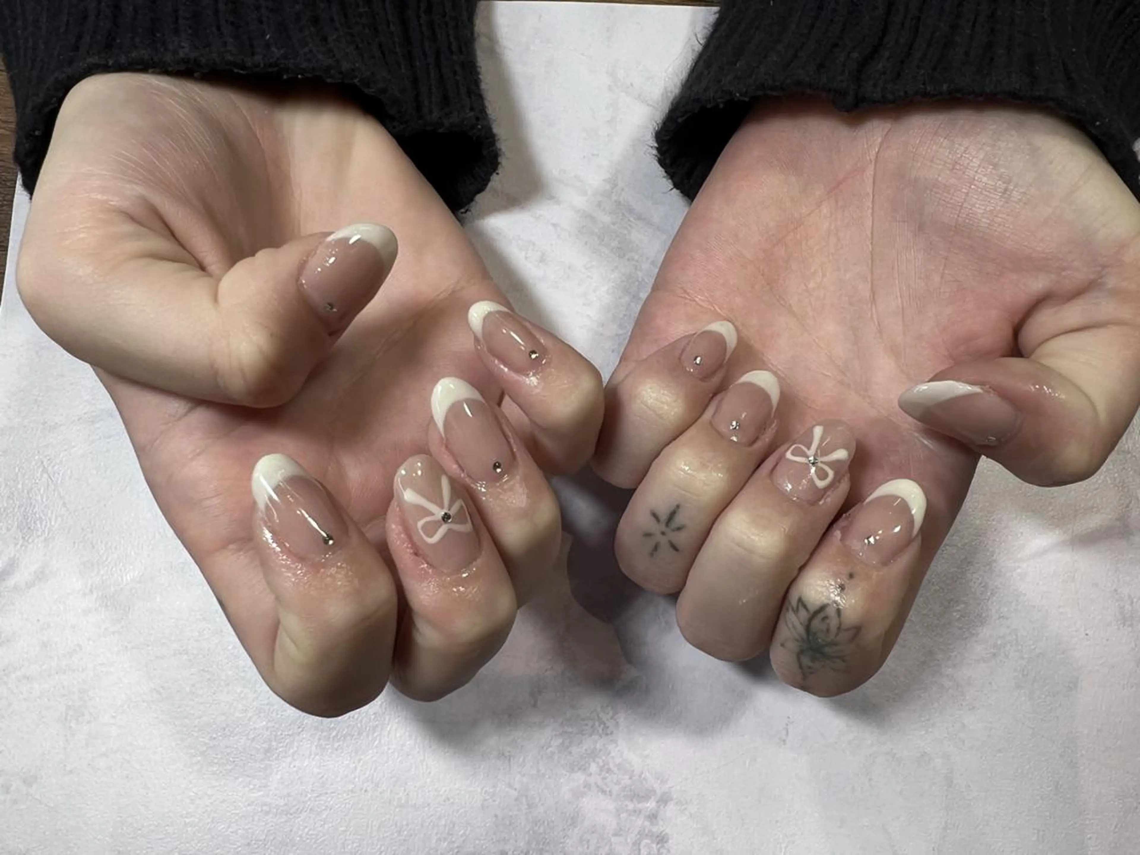 ネイル フレンチネイル リボン ハンドネイル E nail ネイリストのネイルデザイン