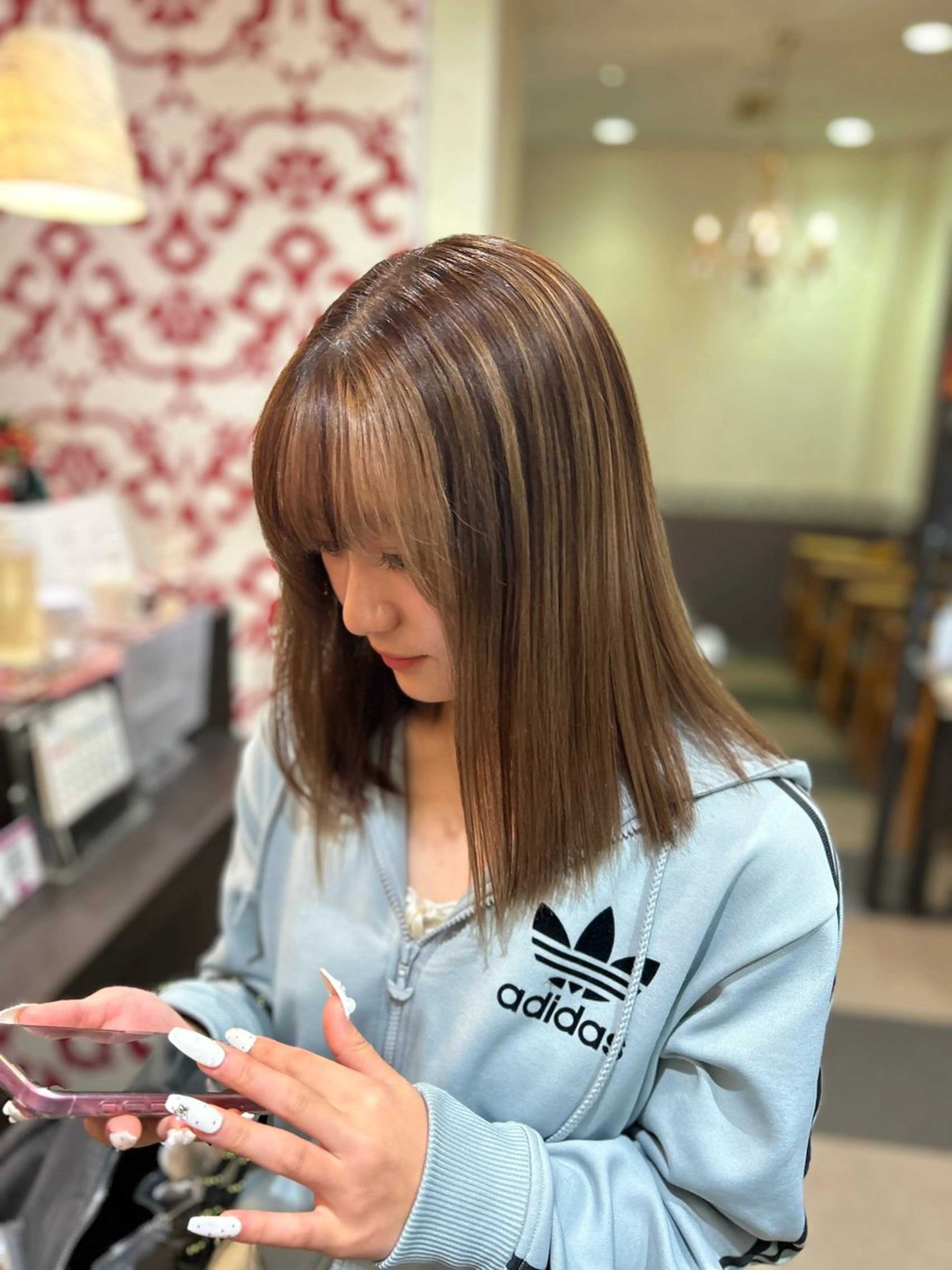 カラー ベージュカラー デザインカラー ハイトーンカラー 伊藤 冬都のヘアスタイル