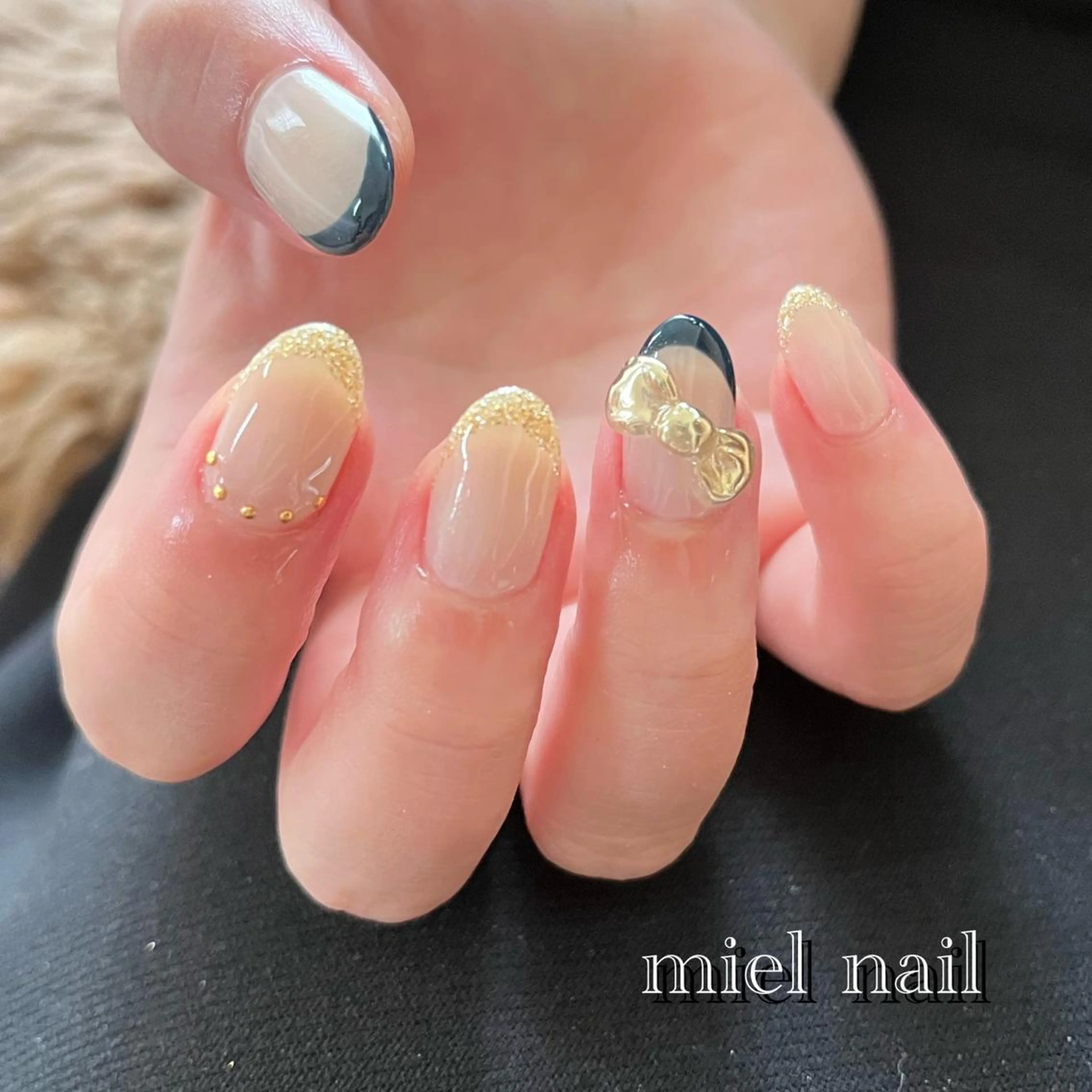 ネイル フレンチネイル ラメ(グリッター) ミラーネイル リボン 冬ネイル ハンドネイル miel nailのネイルデザイン