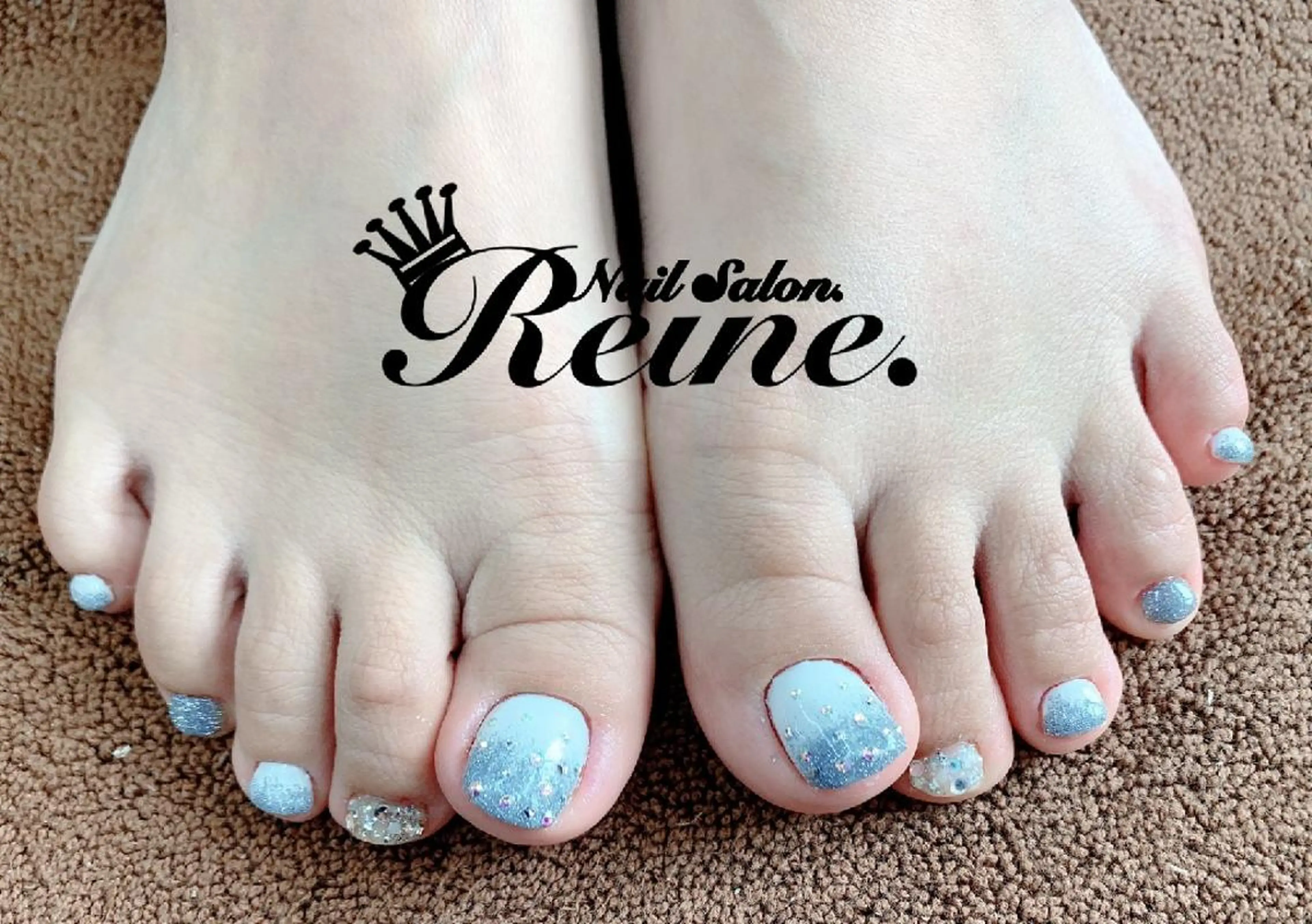 ネイル フットネイル キラキラネイル ストーンネイル Nailsalon Reine所属・玉栄 伶奈のネイルデザイン
