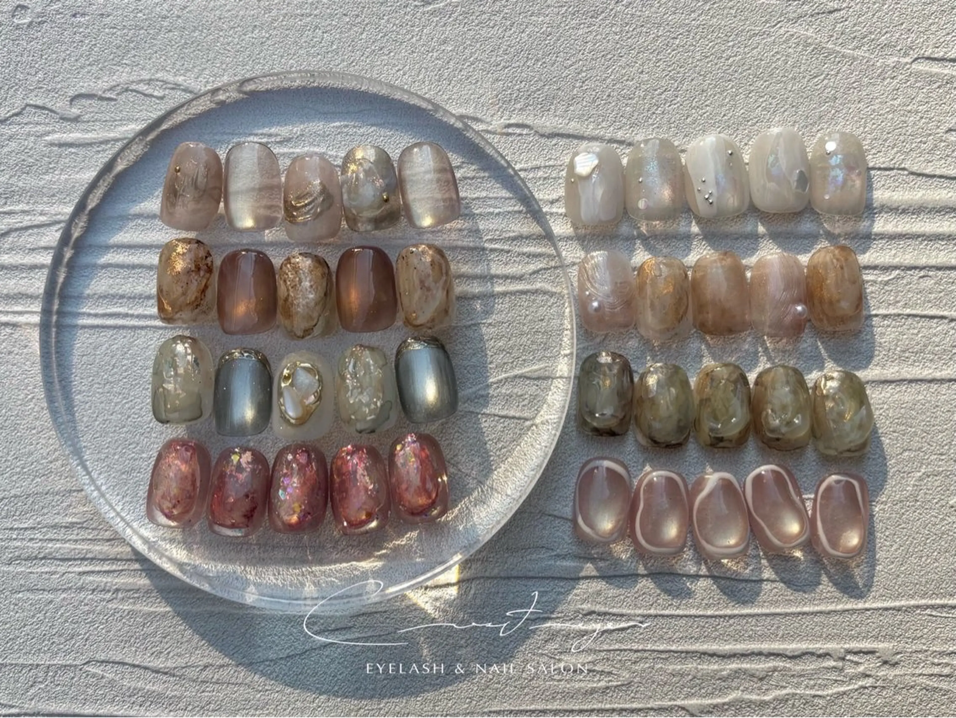 ショート USHIGOME .のネイルデザイン