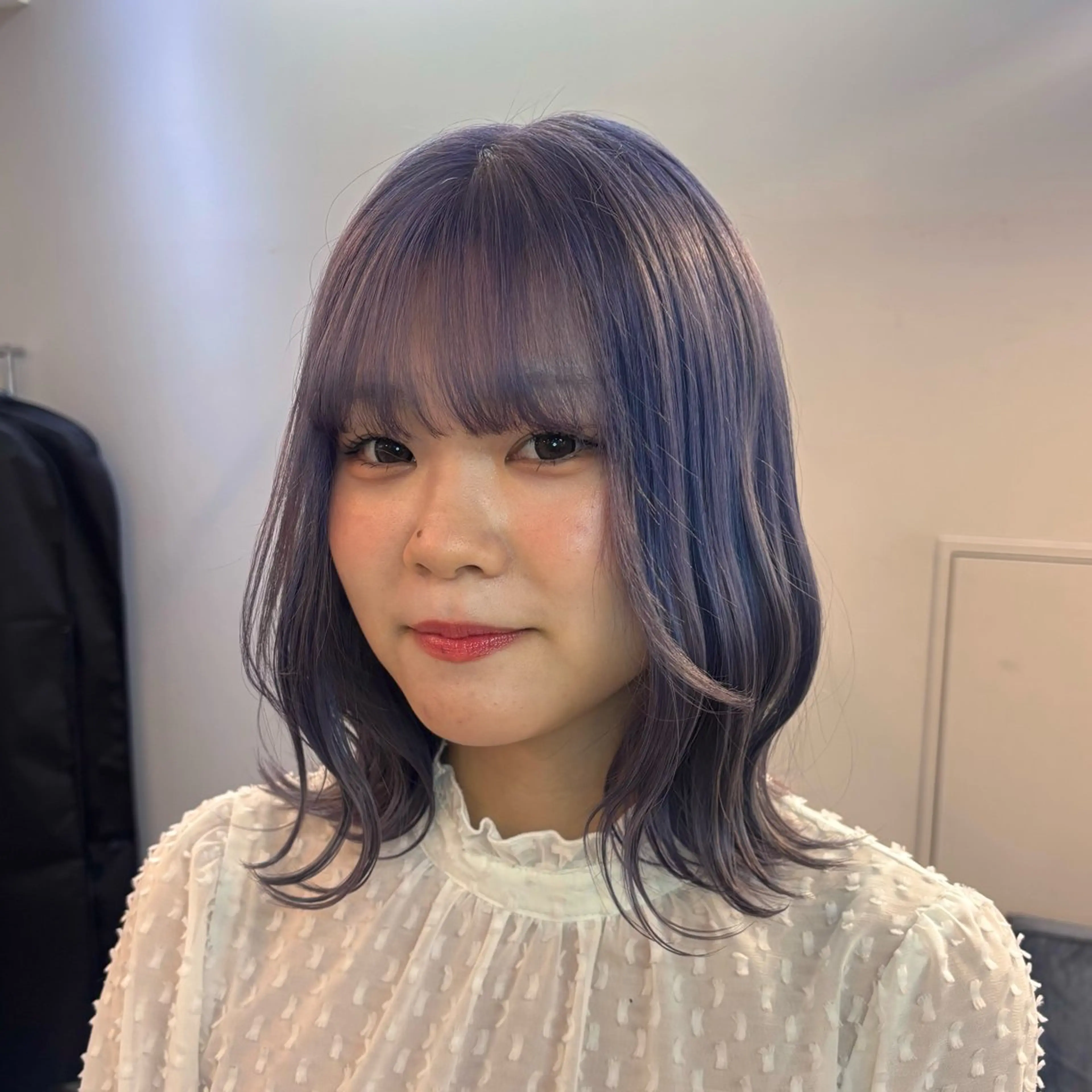 ミディアム カラー ラベンダーカラー シルバー momo/髪質改善 /コテ巻きパーマのヘアスタイル