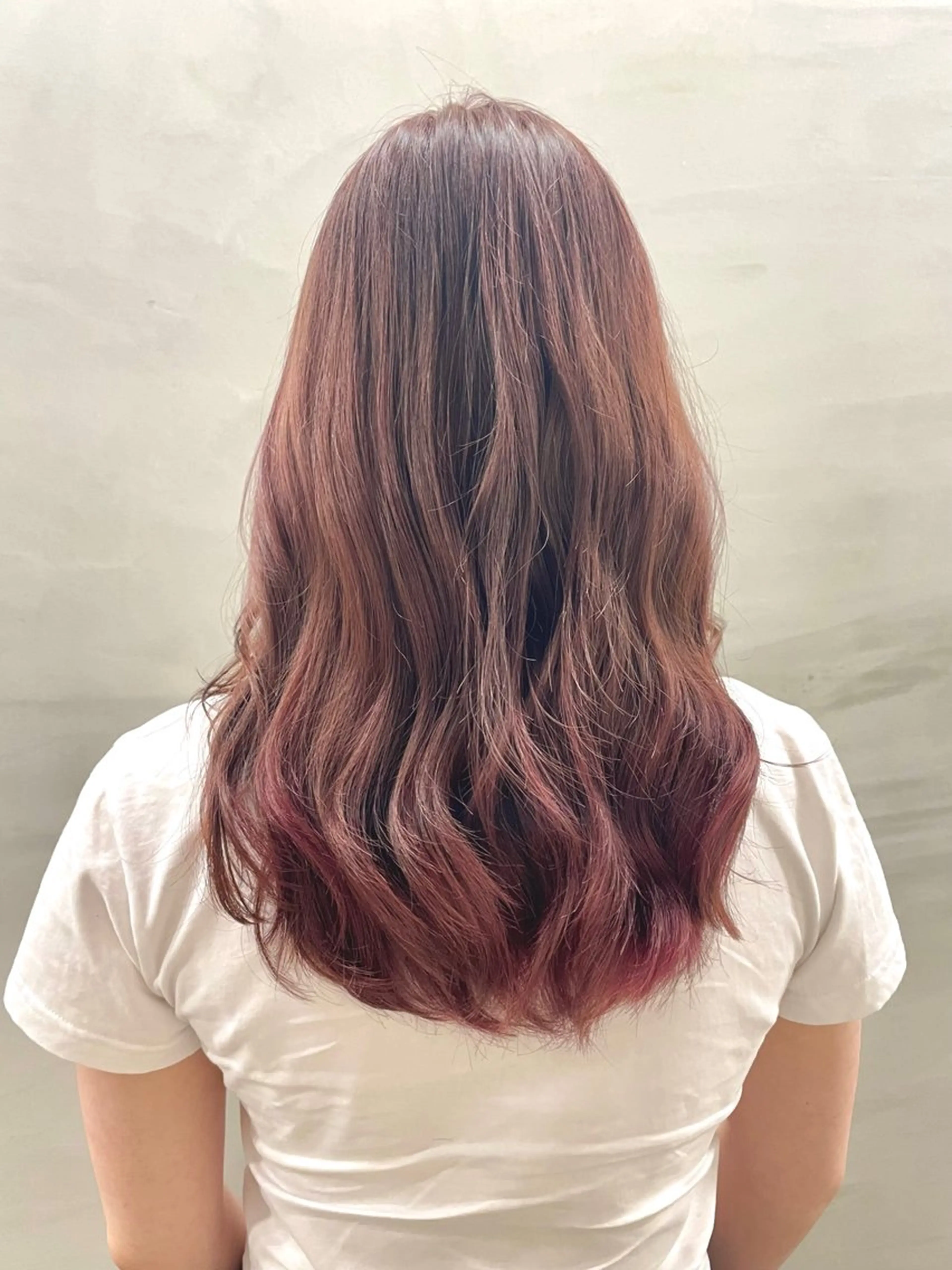 ロング カラー ピンクカラー 高山🐬髪質改善 池袋で縮毛矯正のヘアスタイル