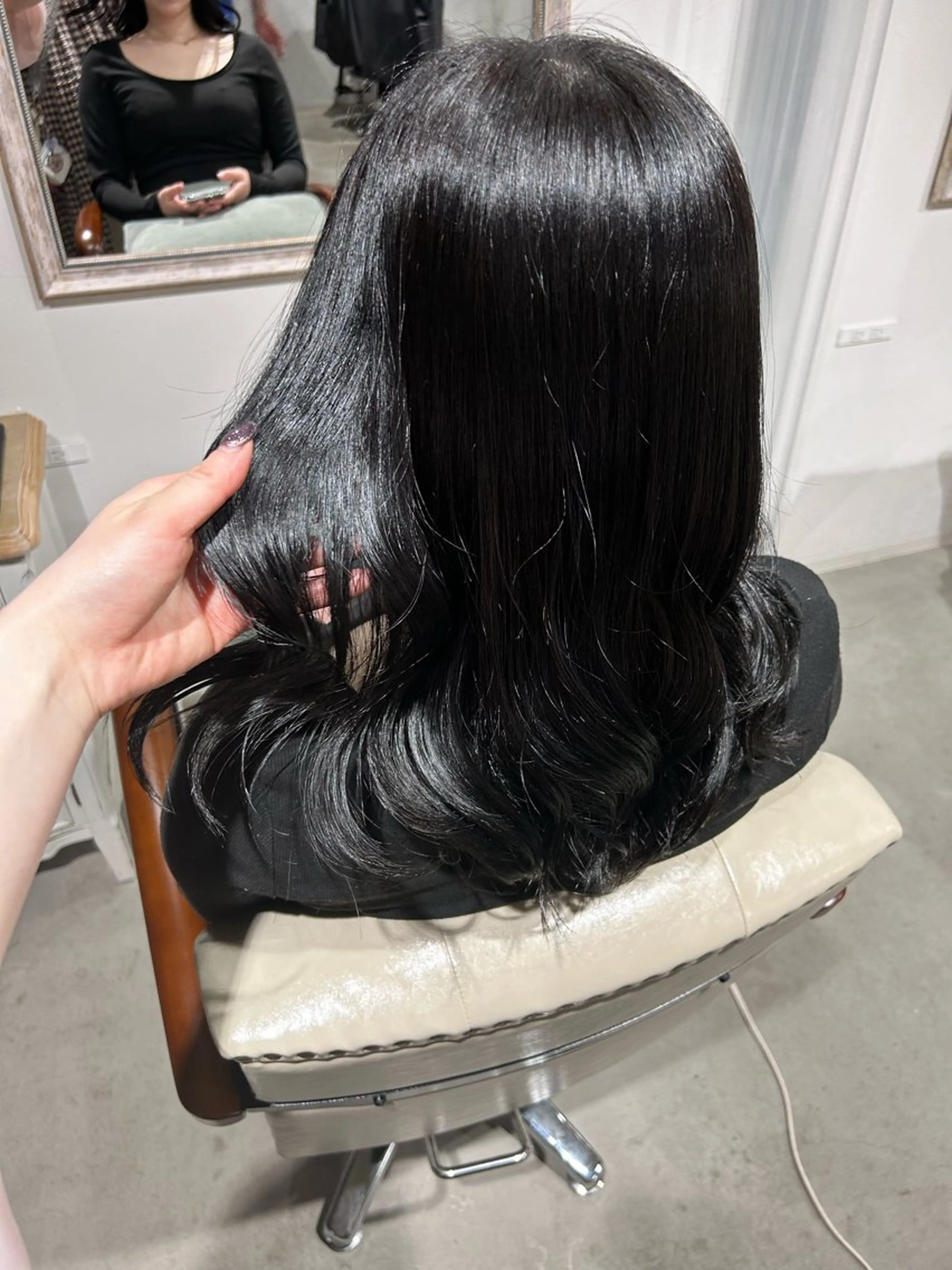 セミロング カラー 黒髪 韓国風ヘア ambiente所属・瀬川 夏緒のヘアスタイル