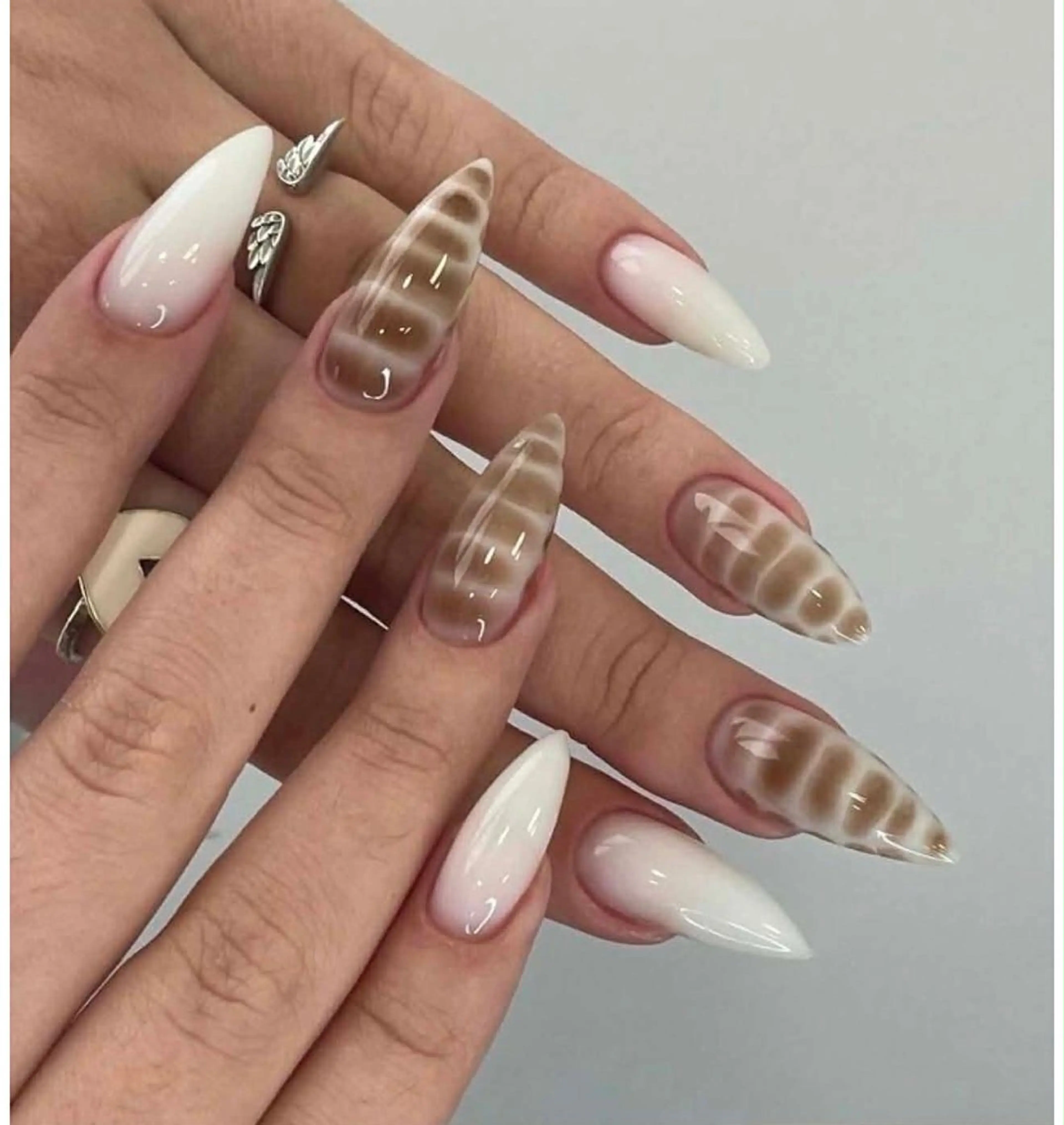 ネイル オーロラネイル ブルー チークネイル 長さ出し フットネイル ハンドネイル JIN 168 新大久保のネイルデザイン