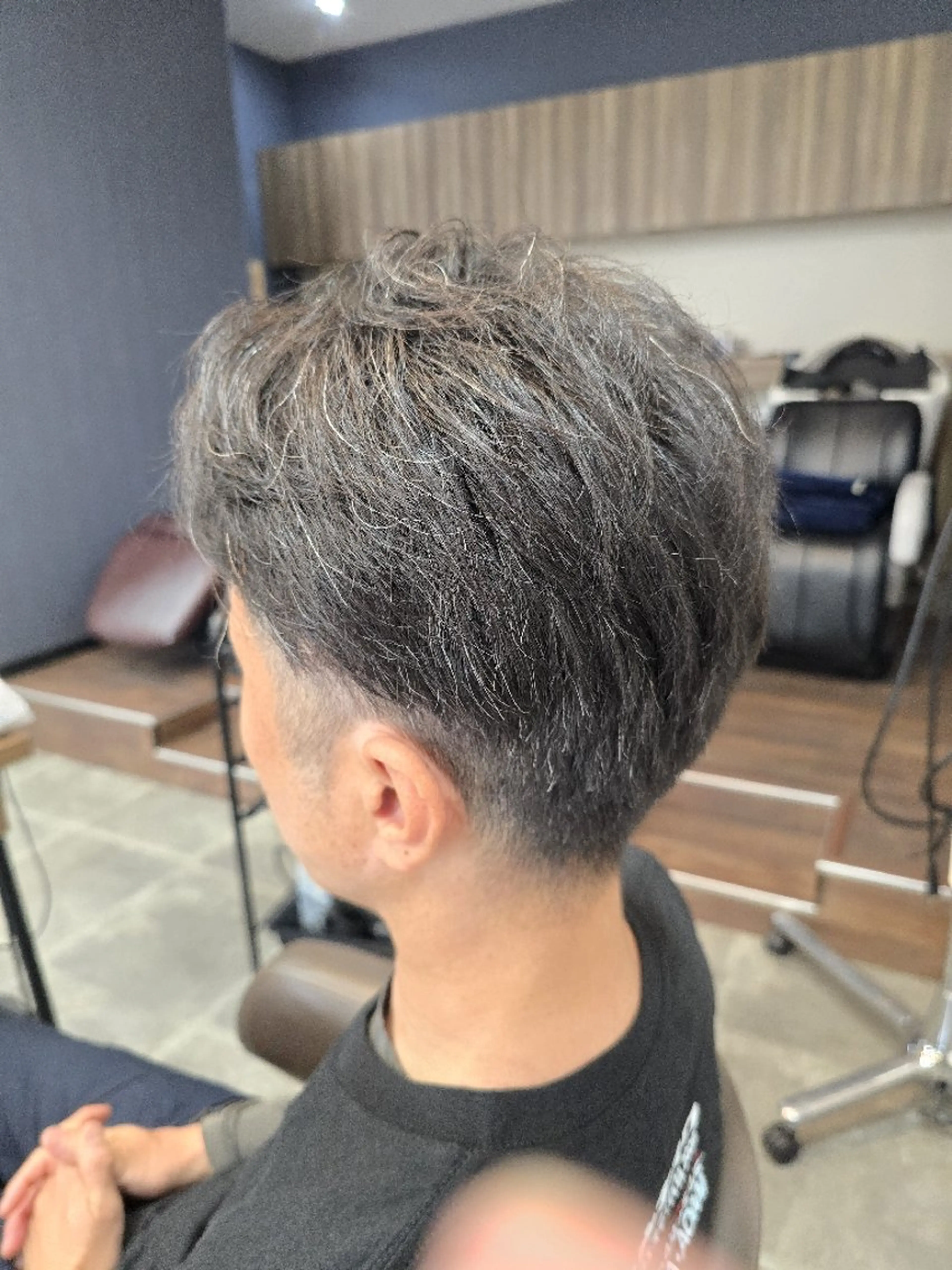 ミディアム メンズ ミディアムパーマ フェードカット メンズハイライト メンズインナーカラー メンズパーマ カット ヘアカラー ヘッドスパ ヘアセット 石川(park) ジェウンのヘアスタイル