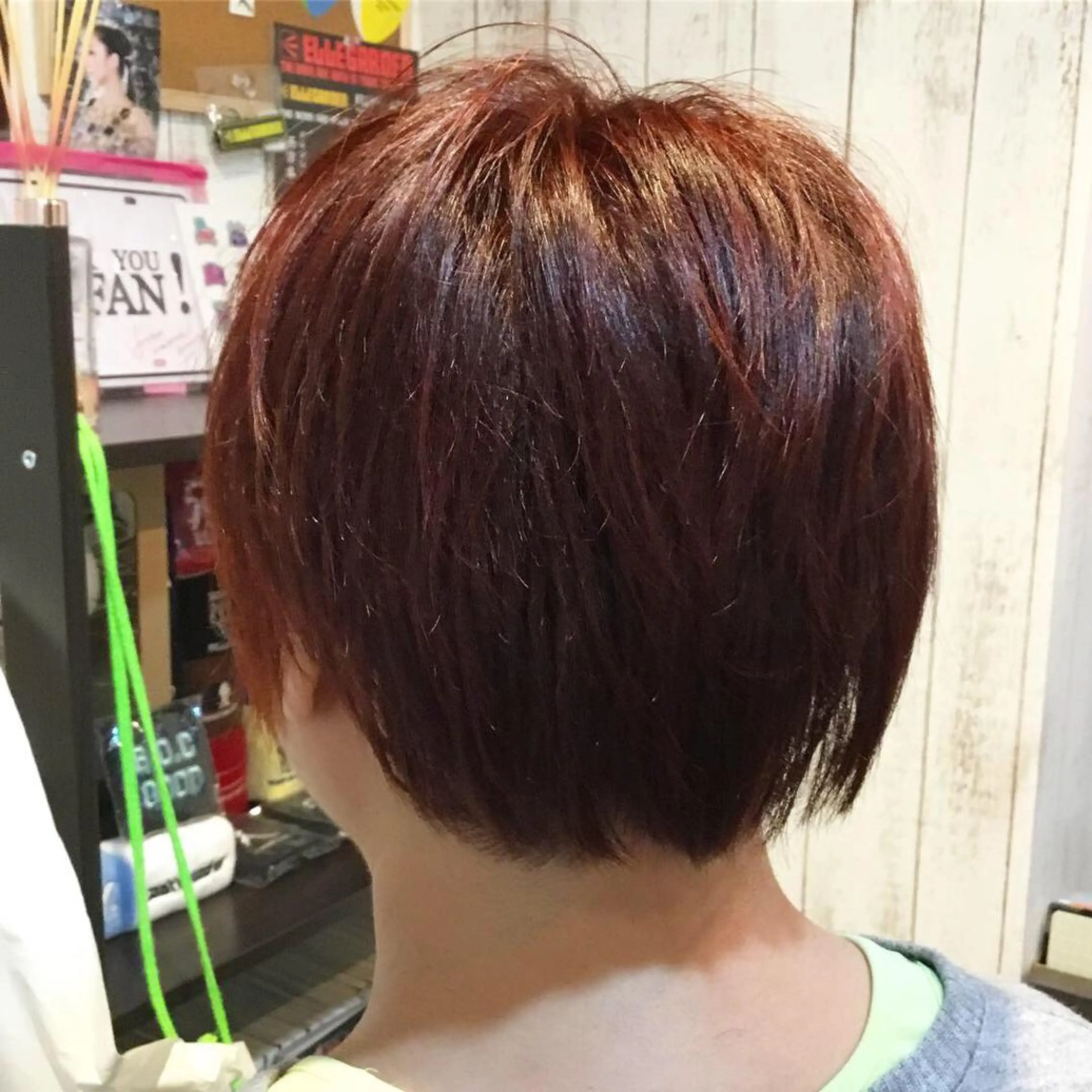 ショート カラー embrace エンブレイスのヘアスタイル