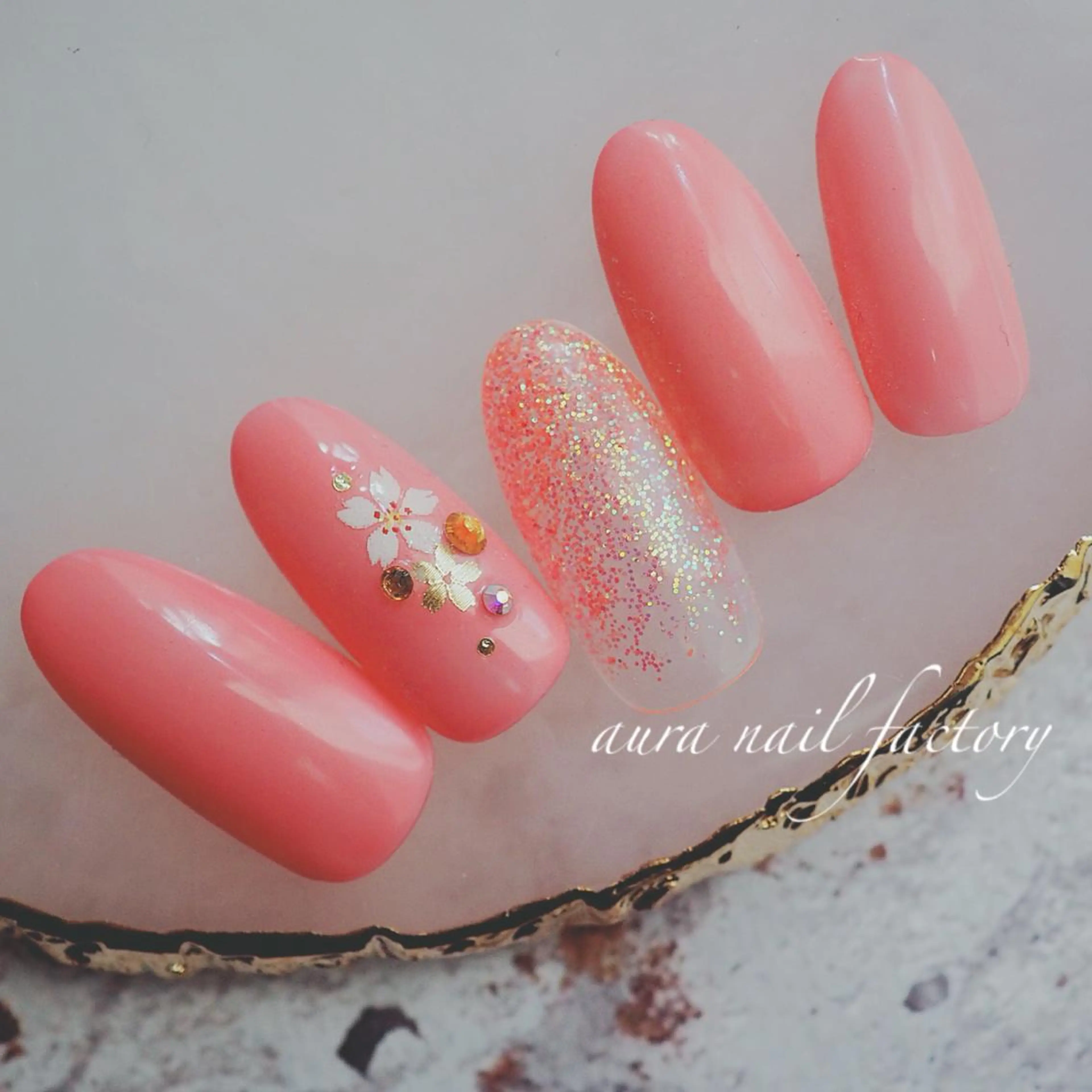 ショート カラー ネイル 桜ネイル オフィスネイル シンプルネイル 赤羽　アウラ ネイルファクトリーのネイルデザイン