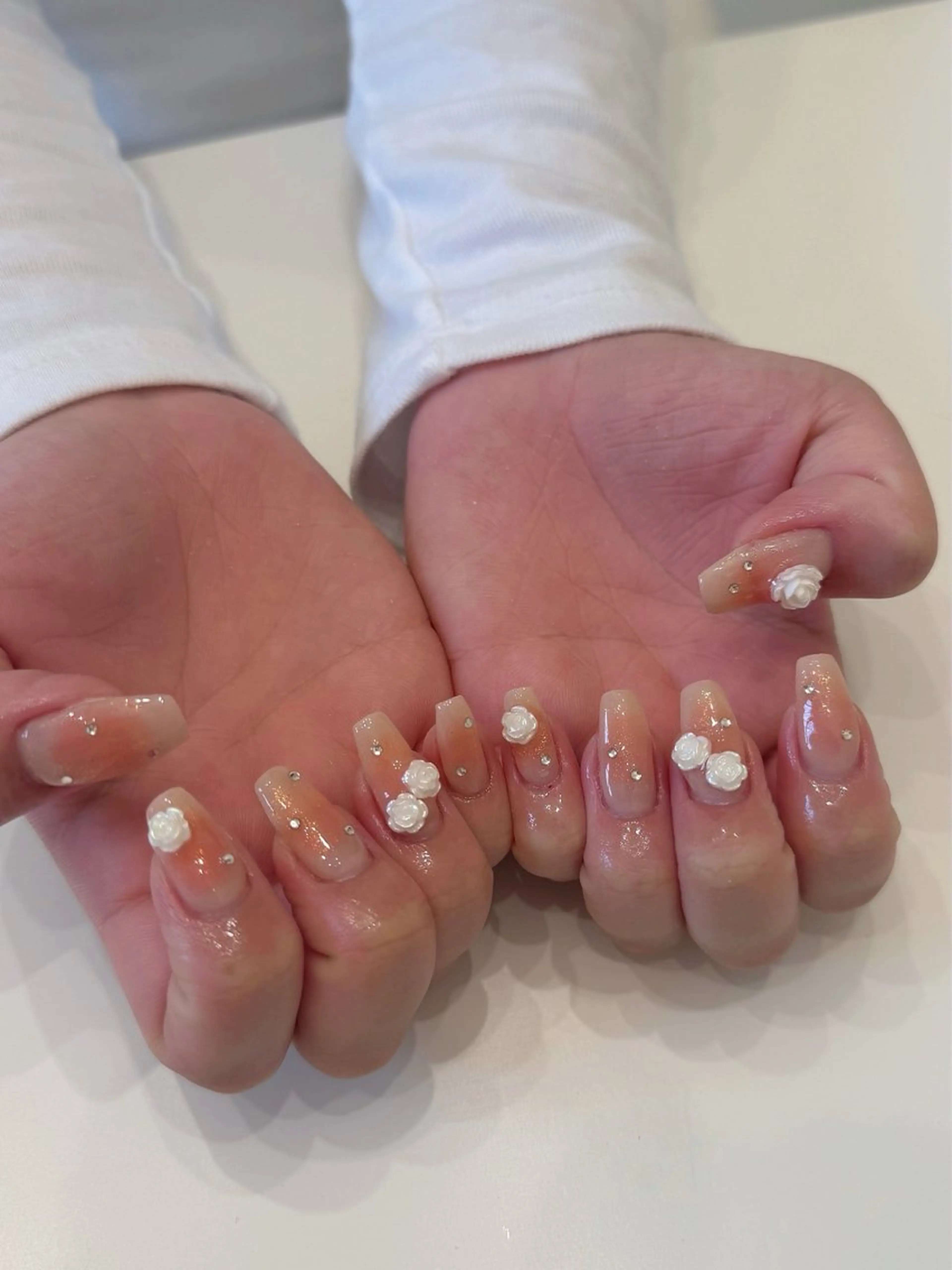 ネイル シュシュ 🎀 girly nailのネイルデザイン