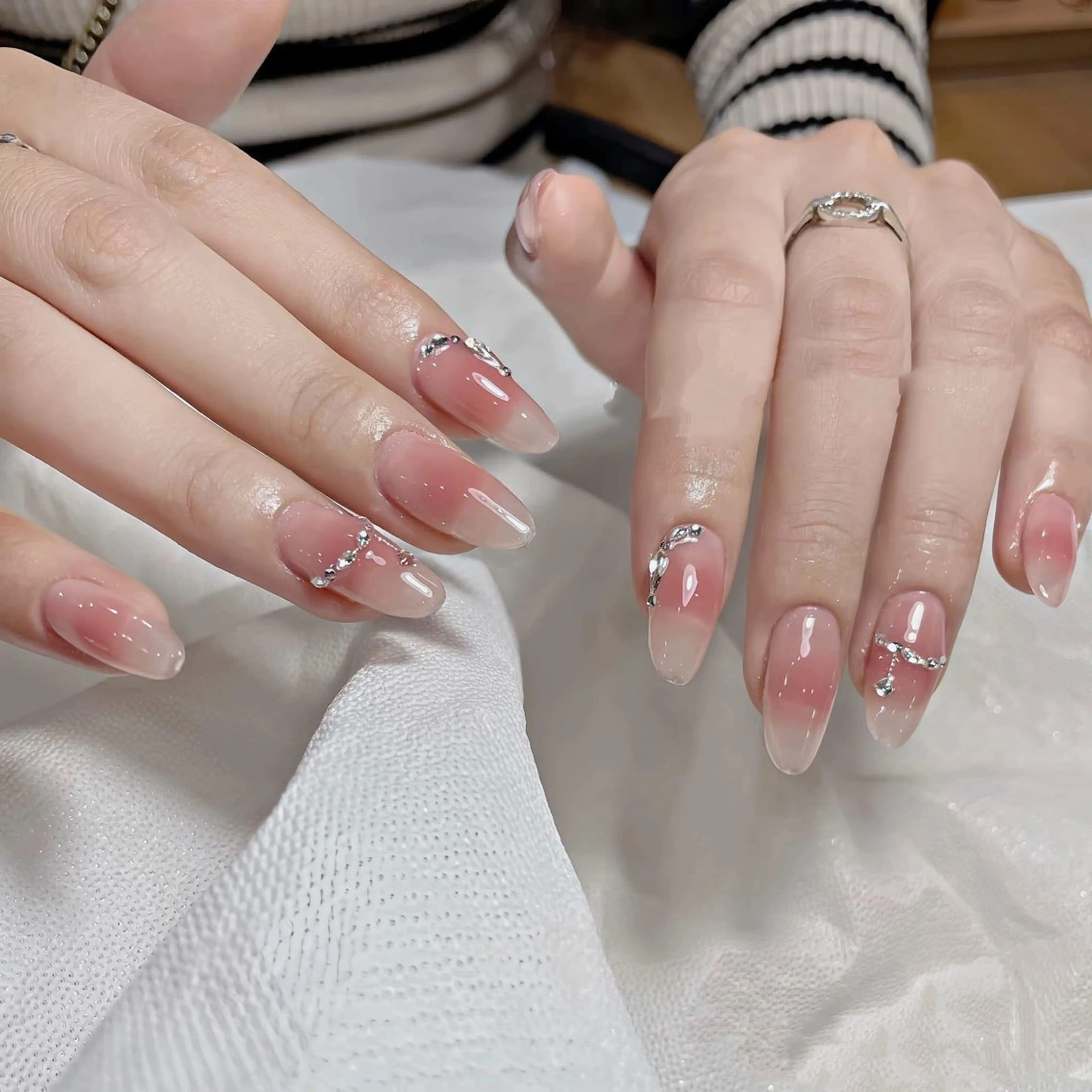 ネイル オーロラネイル チークネイル フットネイル フレンチネイル 韓国ネイル ハンドネイル Lumi Nailのネイルデザイン