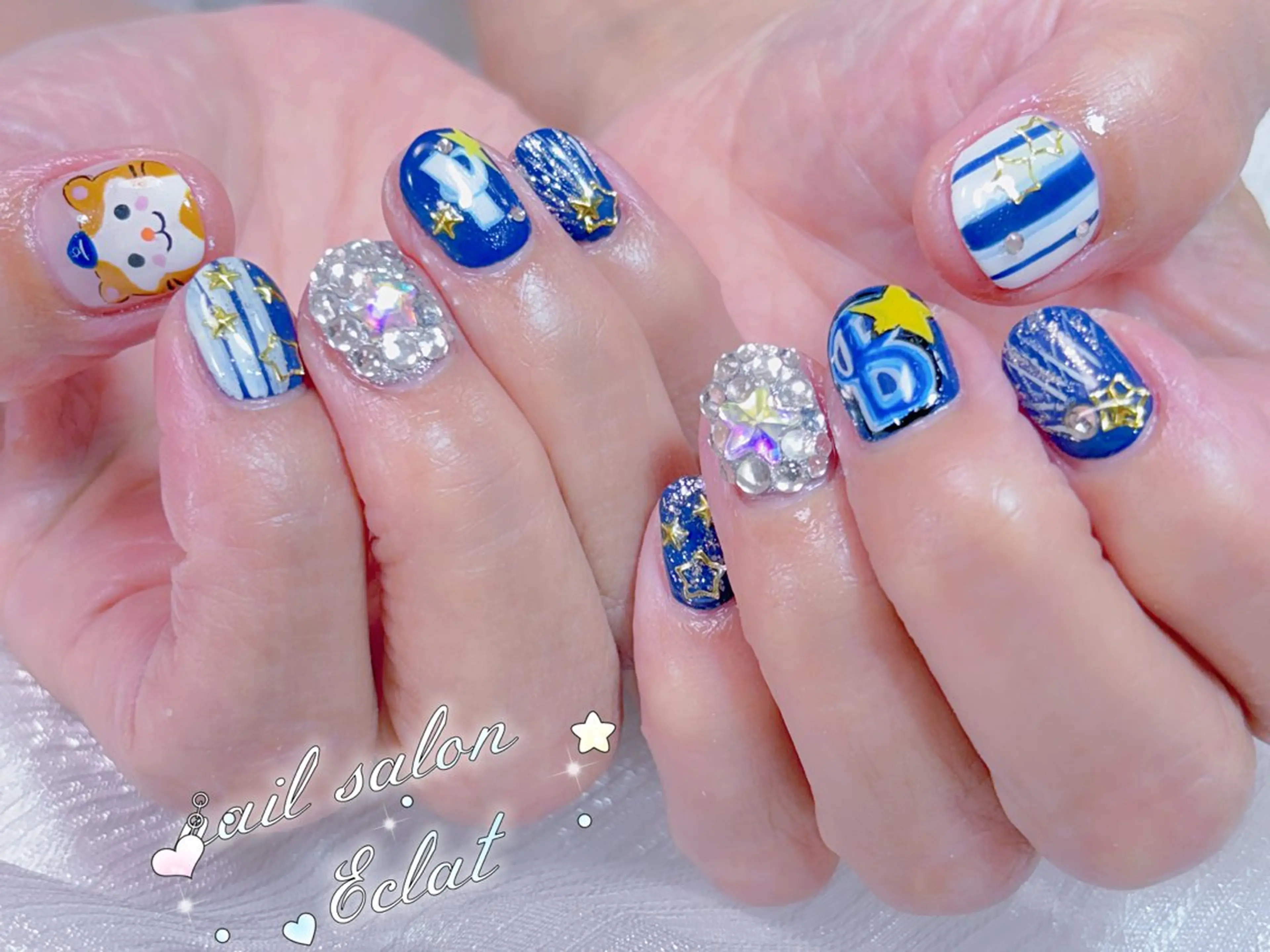 ネイル アートネイル ブルー 持ち込み 夏ネイル ホワイト ネイルサロンエクラ 🫧Shizukaのネイルデザイン