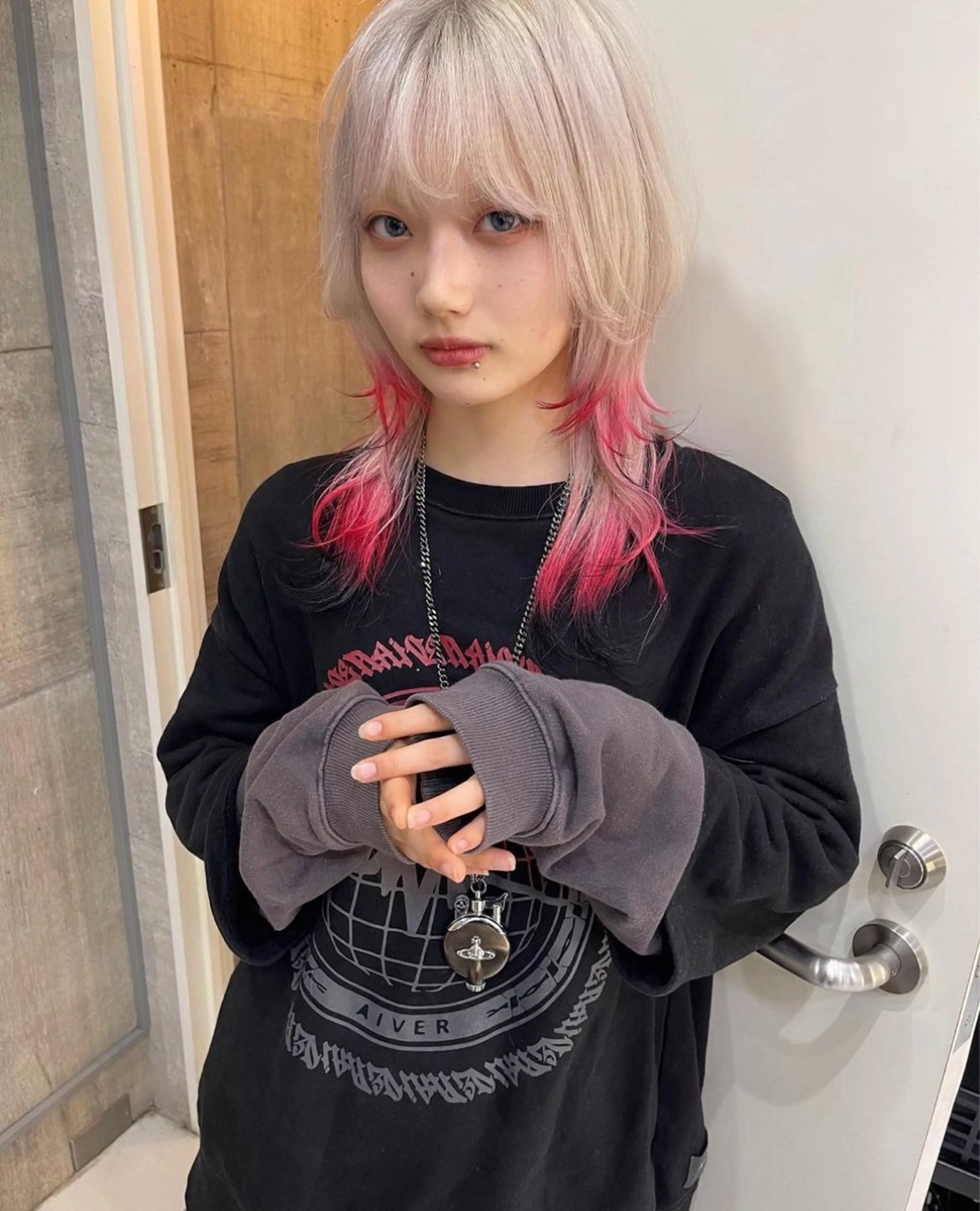 セミロング ケアブリーチ/派手髪 ダブルカラー/ナナのヘアスタイル