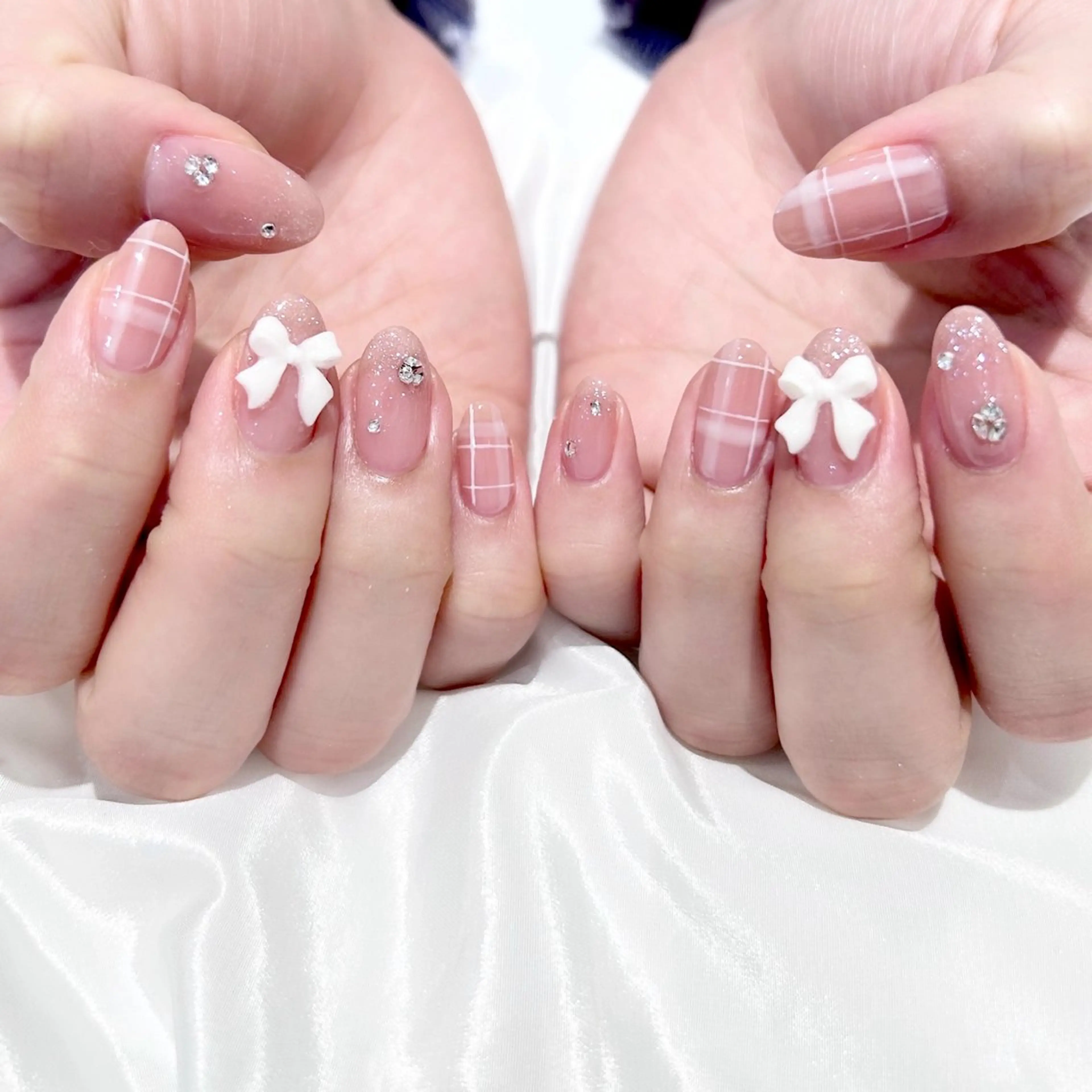 ネイル ホワイト ハンドネイル 𝗮𝗶𝗿𝗶 🌙のネイルデザイン