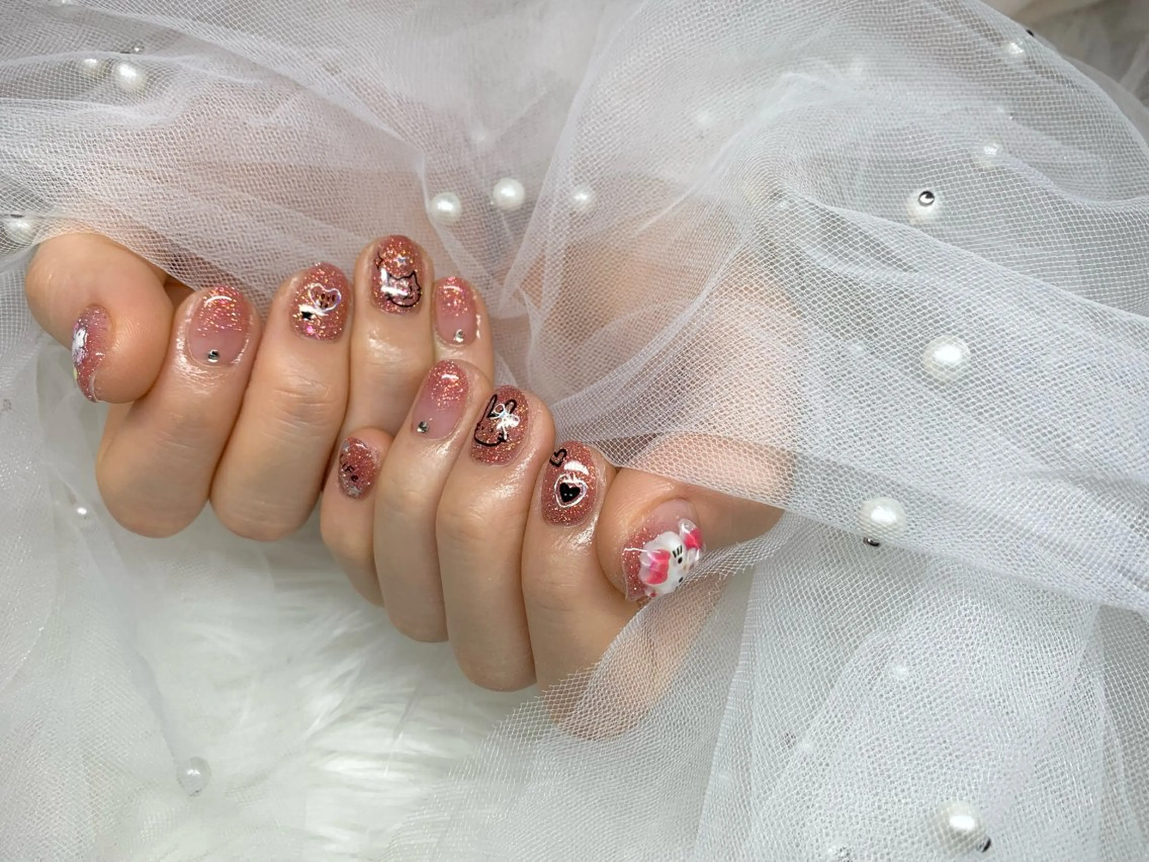 ネイル キラキラネイル ワンホンネイル ハンドネイル TiTi Pomme Rinoのネイルデザイン