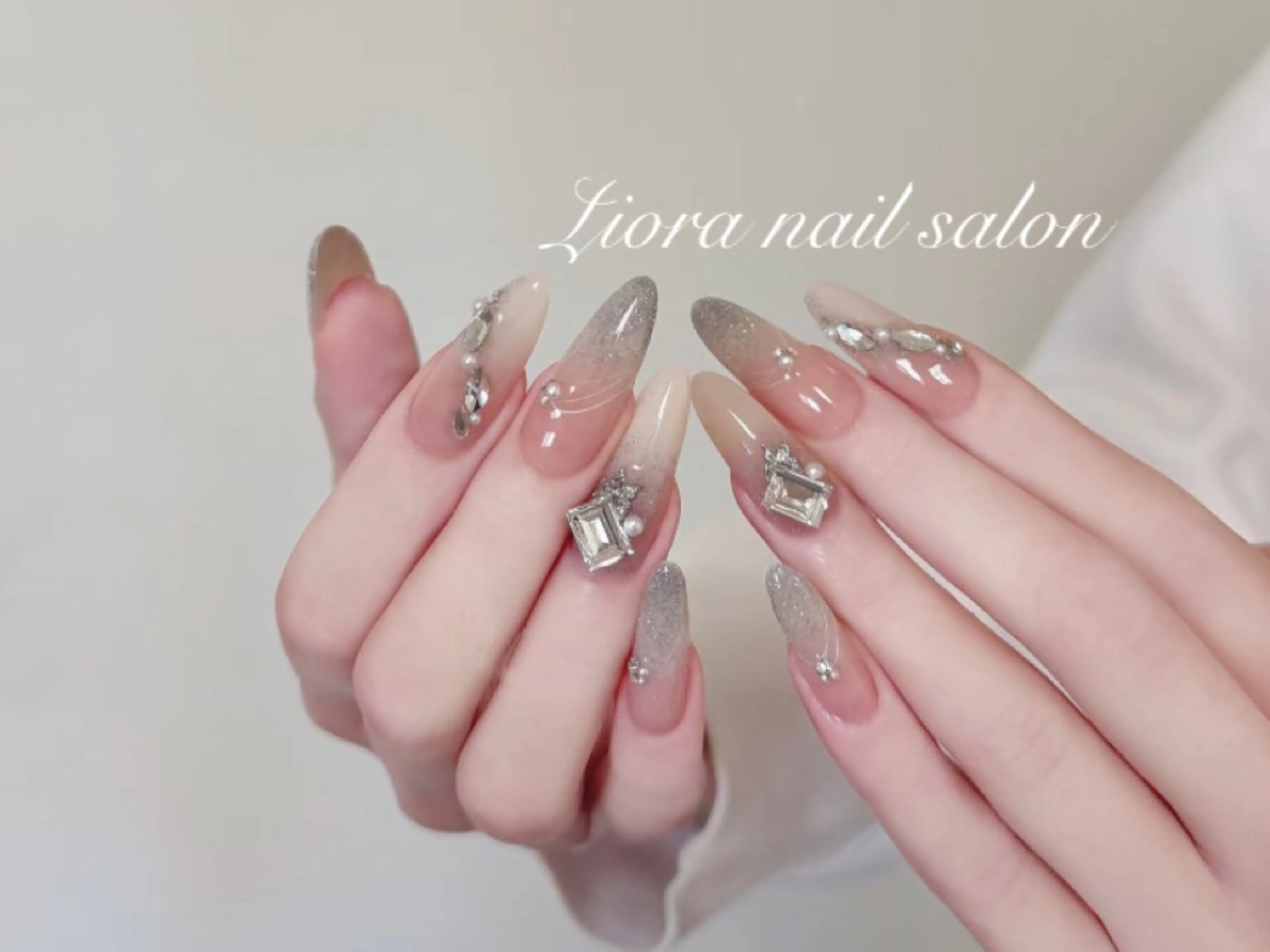 ネイル フレンチネイル ジェルネイル ガーリー グラデーション キラキラネイル ハンドネイル Liora nail 1のネイルデザイン