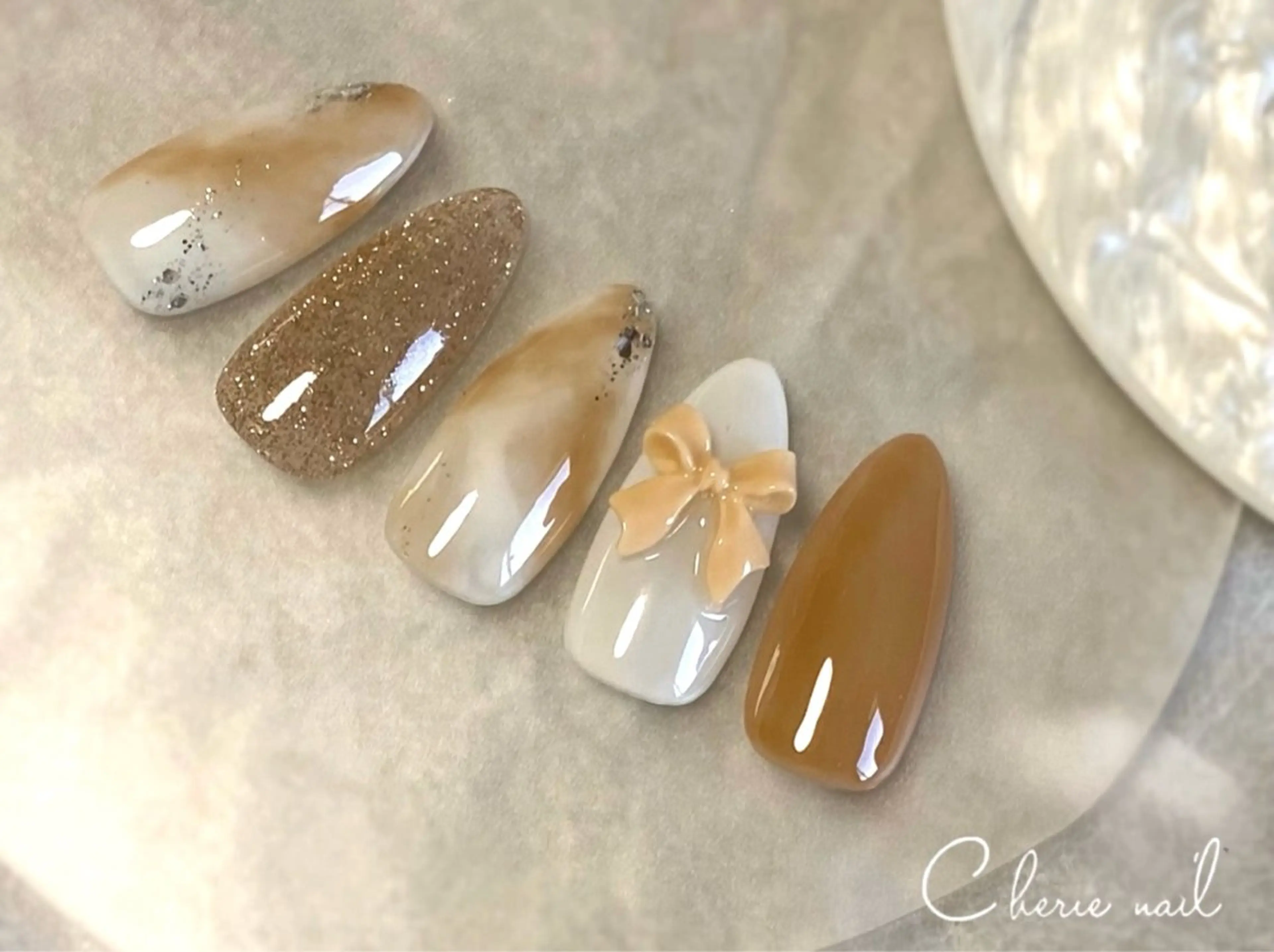 ネイル ブラウン フラッシュネイル ジェルネイル ニュアンスネイル リボン Cherienail yunaのネイルデザイン