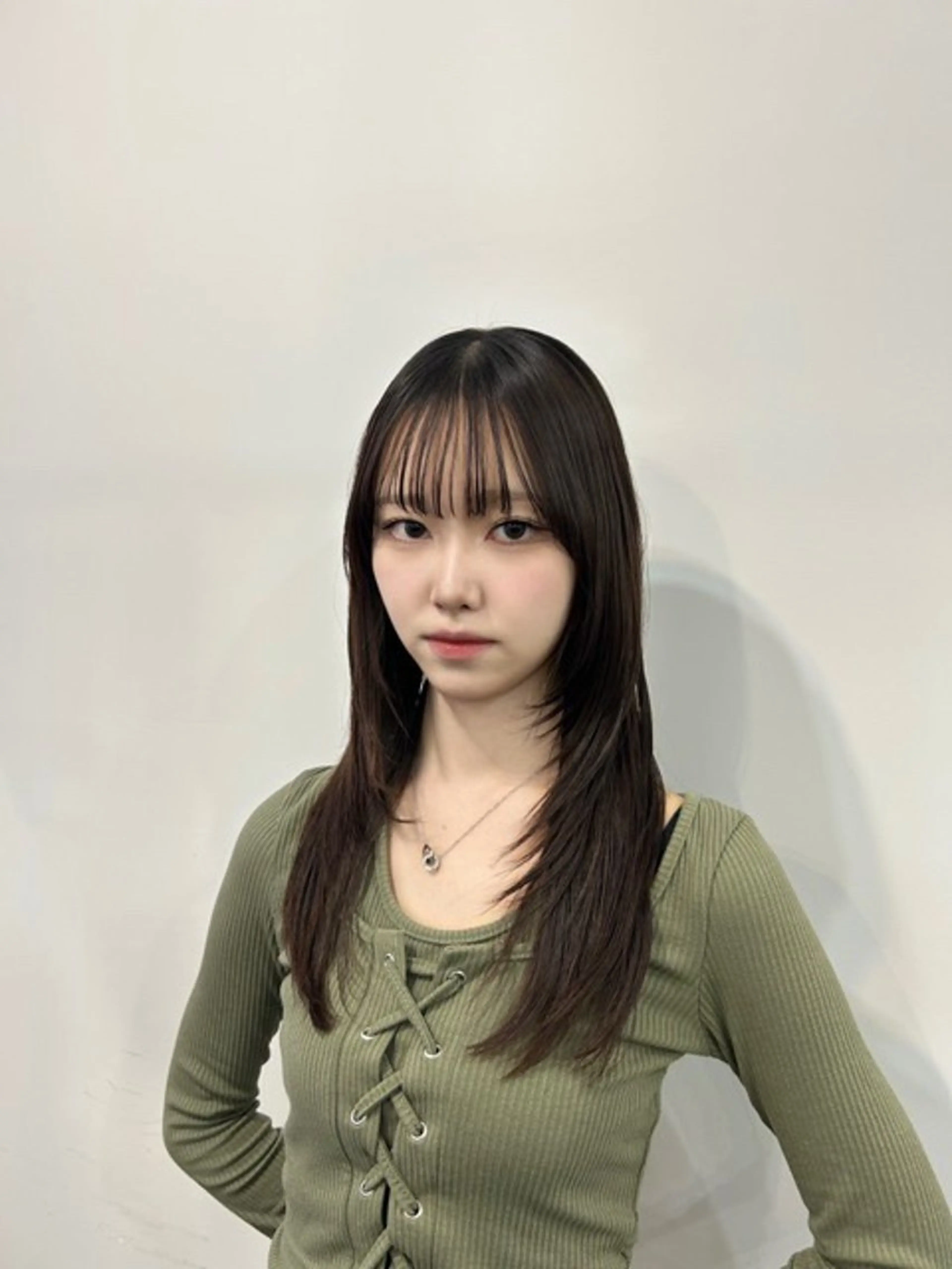 セミロング 顔まわりレイヤー 顔周りカット レイヤーカット ワンホンレイヤー THE ESCALA 町田所属・町田縮毛矯正/ 髪質改善/美髪特化のヘアスタイル