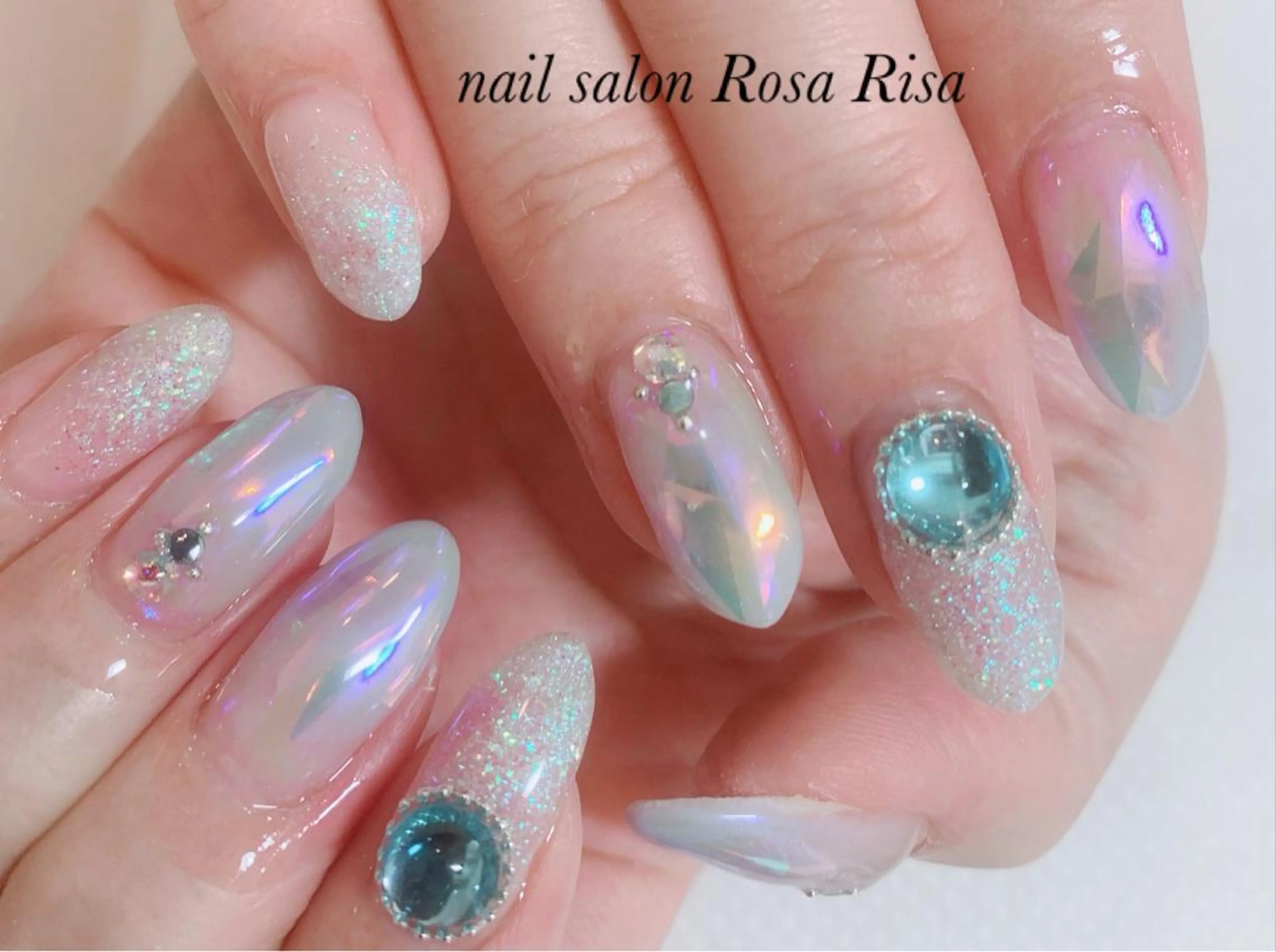 セミロング ネイル オーロラネイル ブルー ハンドネイル ネイルスタジオ シェイクユアハンズのネイルデザイン