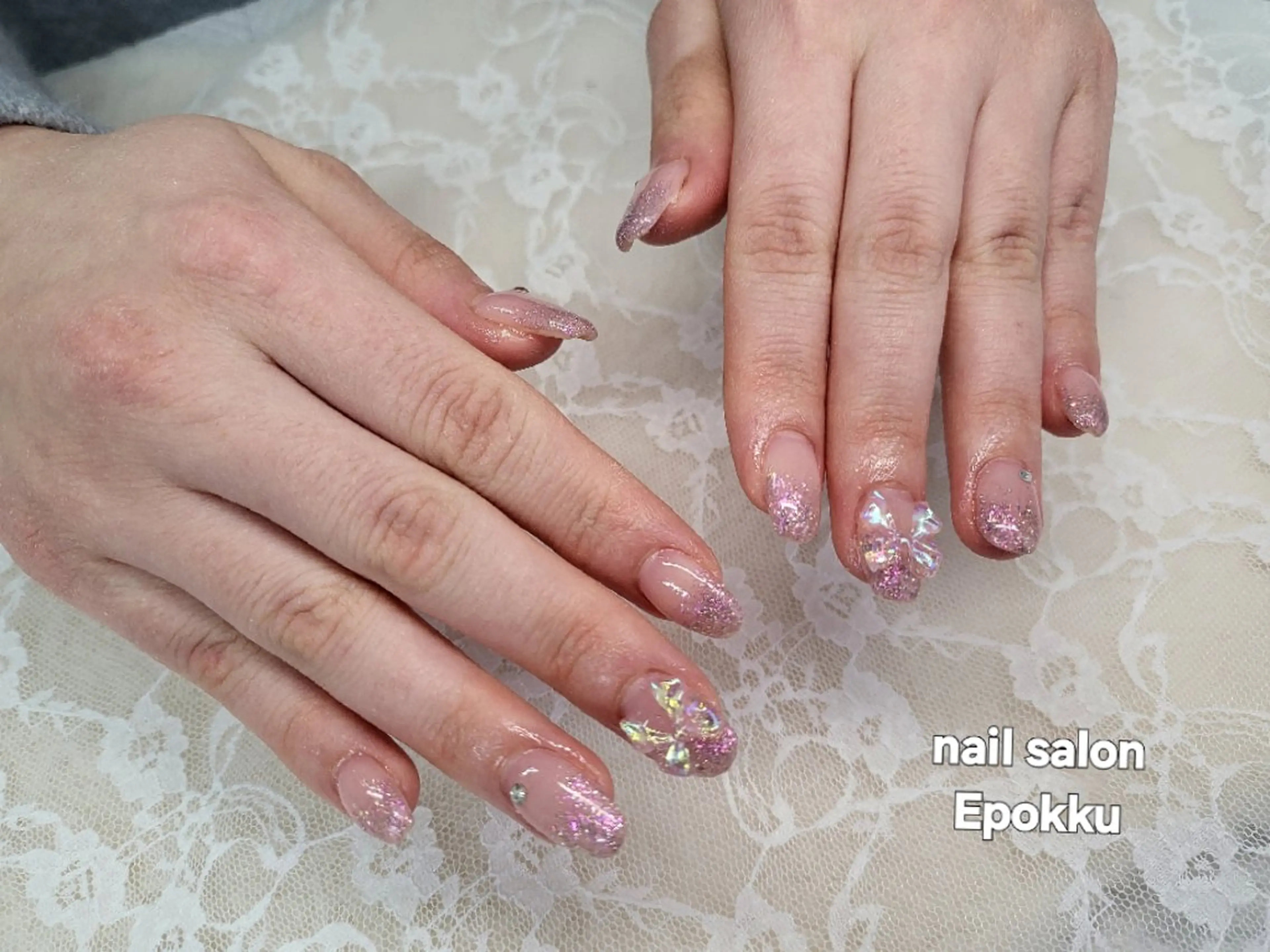 ネイル グラデーション ラメ(グリッター) ラメグラデーション 春ネイル ワンホンネイル ハンドネイル ハンドケア 心斎橋Salon Epokkuのネイルデザイン