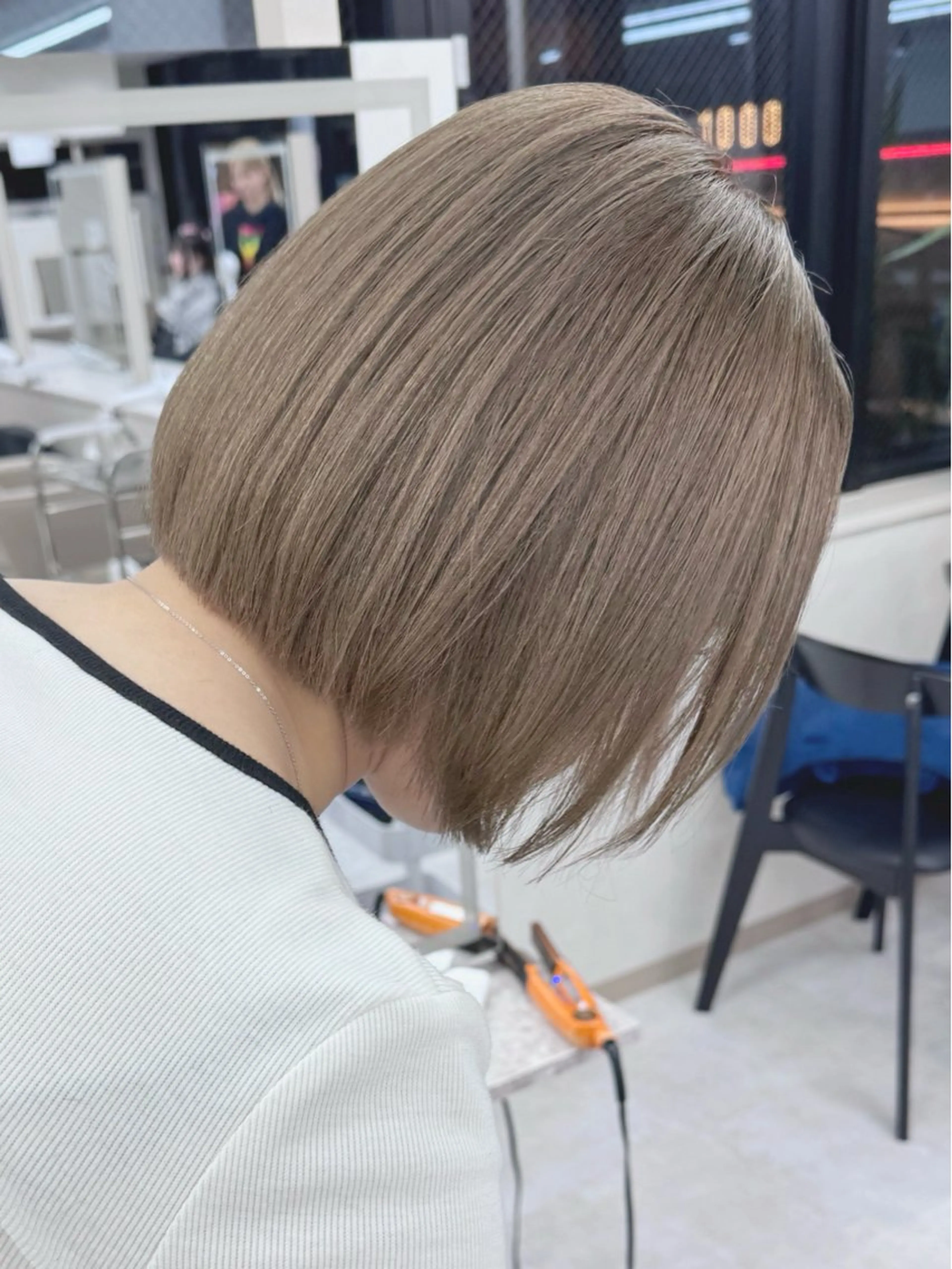 ミディアム 切りっぱなしボブイヤ リングカラー清水隆央のヘアスタイル