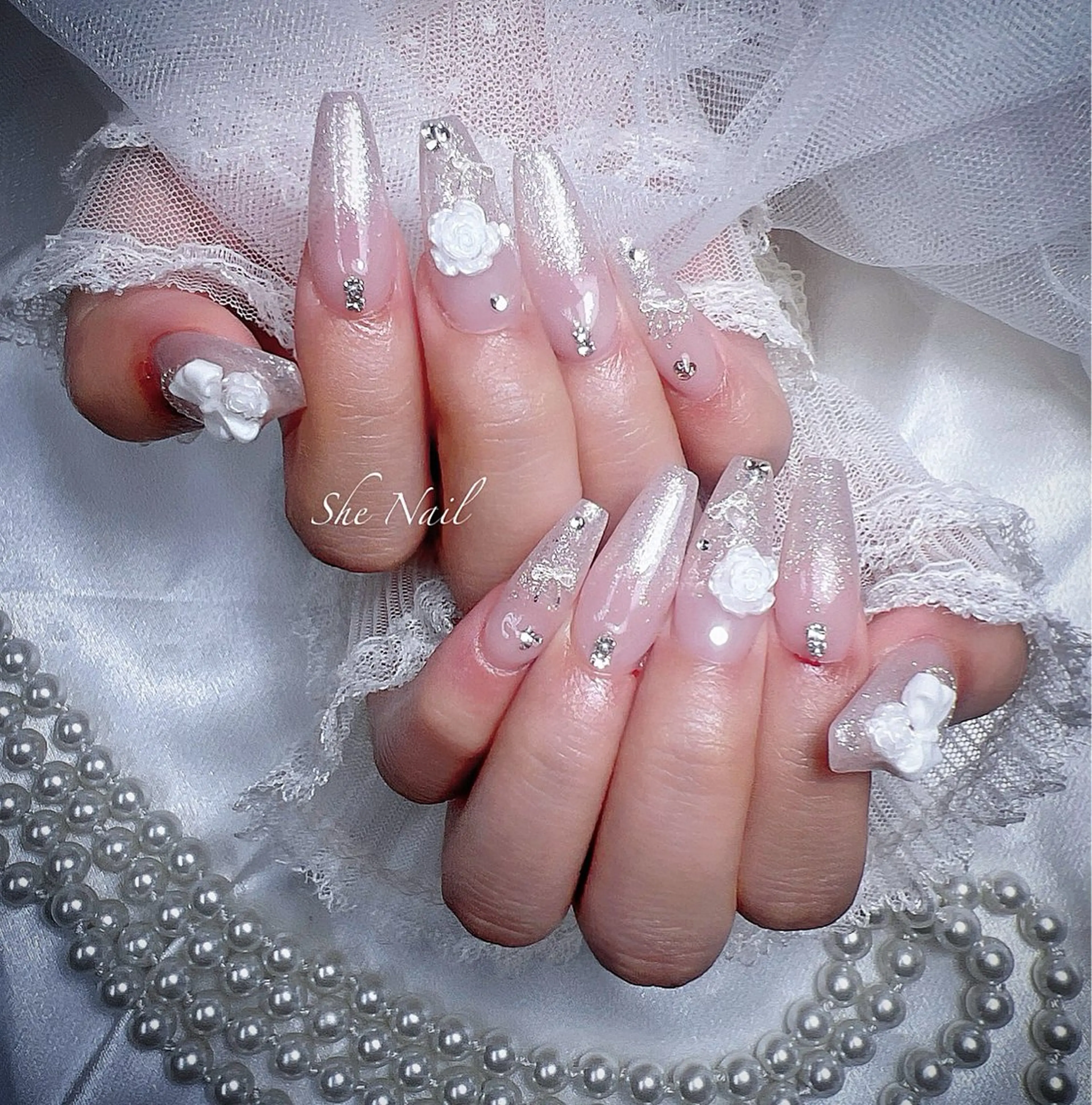 ネイル チークネイル 長さ出し グラデーション キラキラネイル マグネットネイル ハンドネイル She   Nail所属・ISA_ BELLAのネイルデザイン