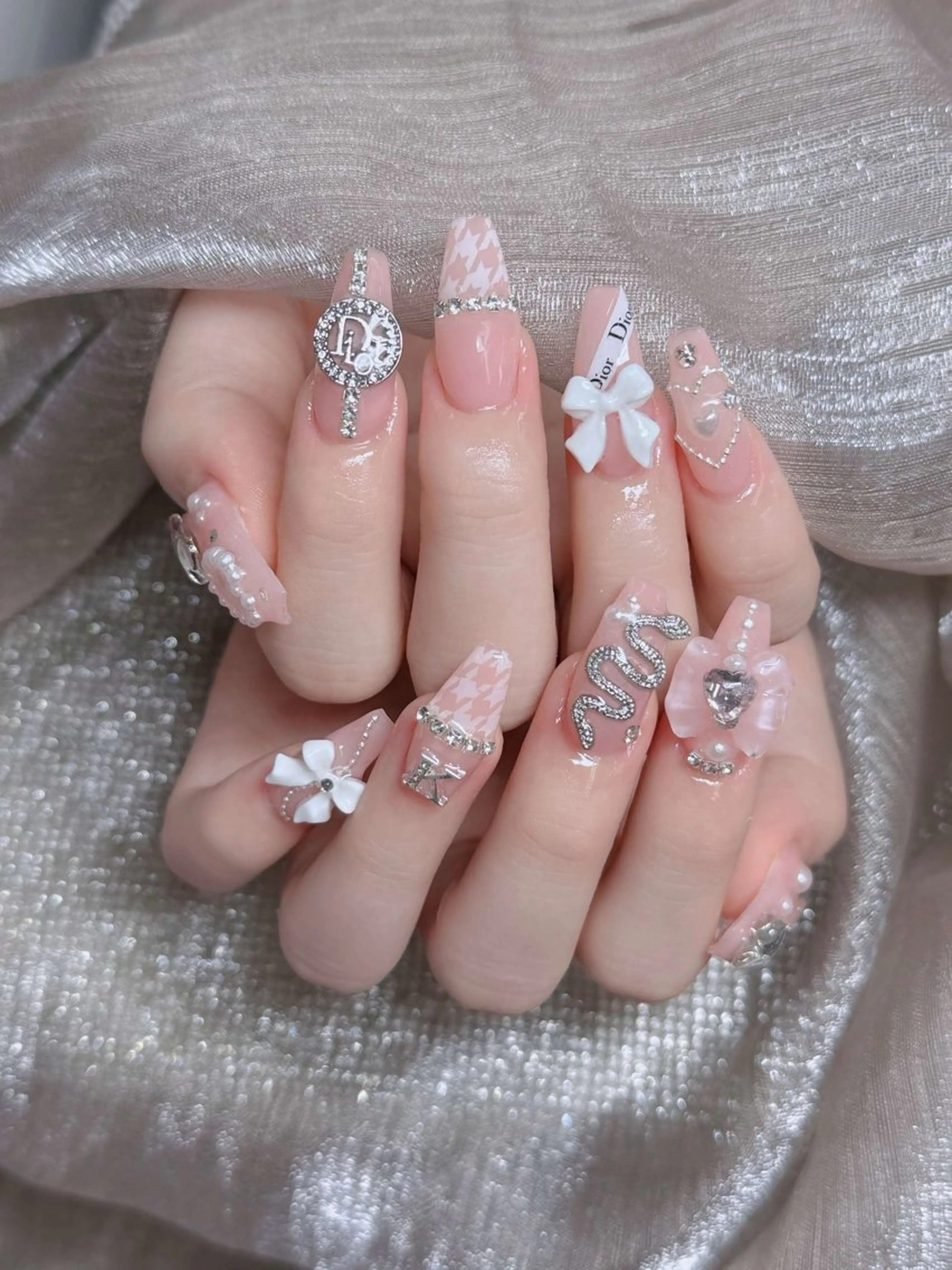 ネイル フレンチネイル ジェルネイル ガラスフレンチ ハロウィン ハート H.baby Nail Salonのネイルデザイン