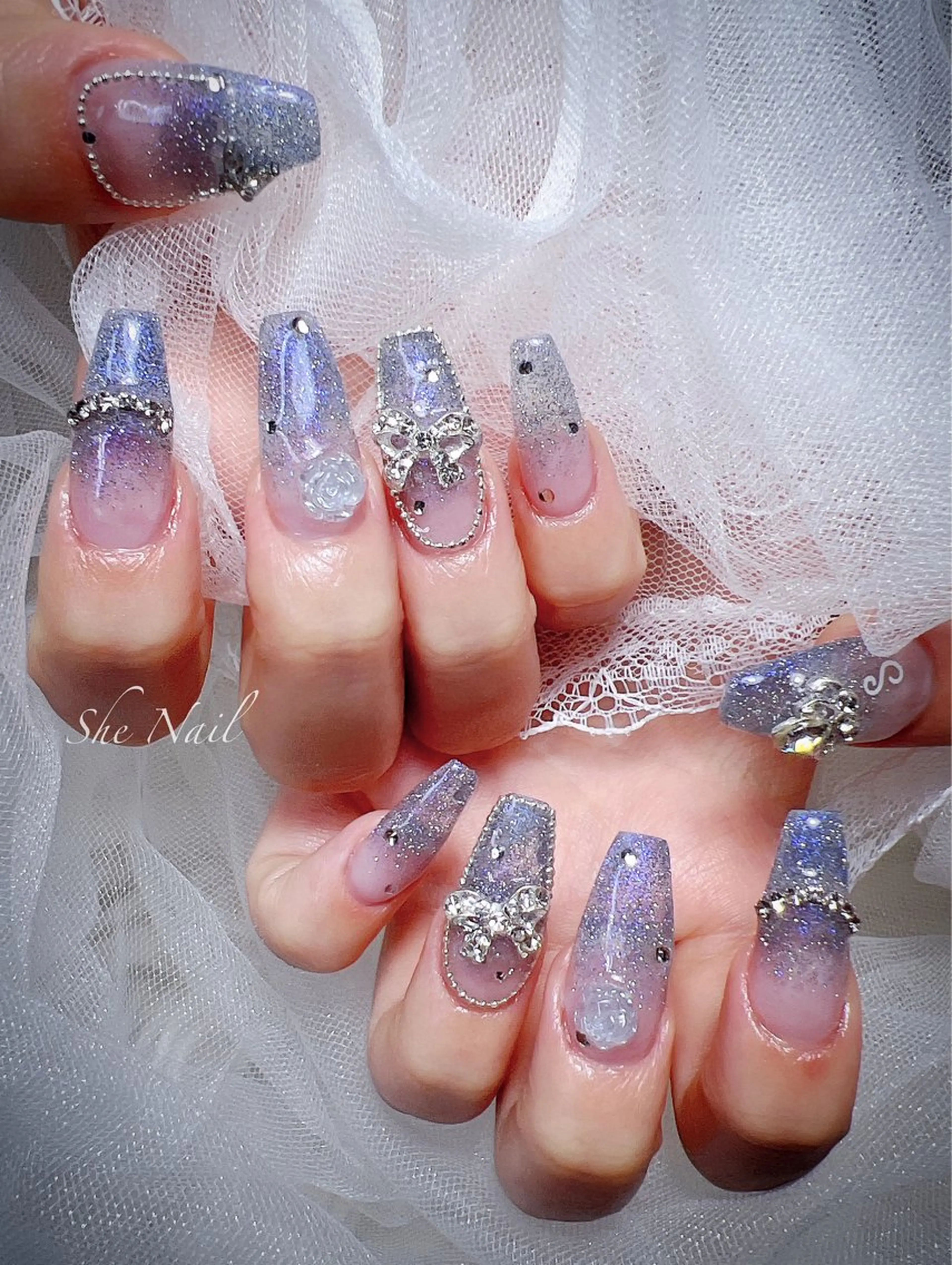 ネイル チークネイル 長さ出し フラッシュネイル グラデーション ラメ(グリッター) ハンドネイル She   Nail所属・ISA_ BELLAのネイルデザイン