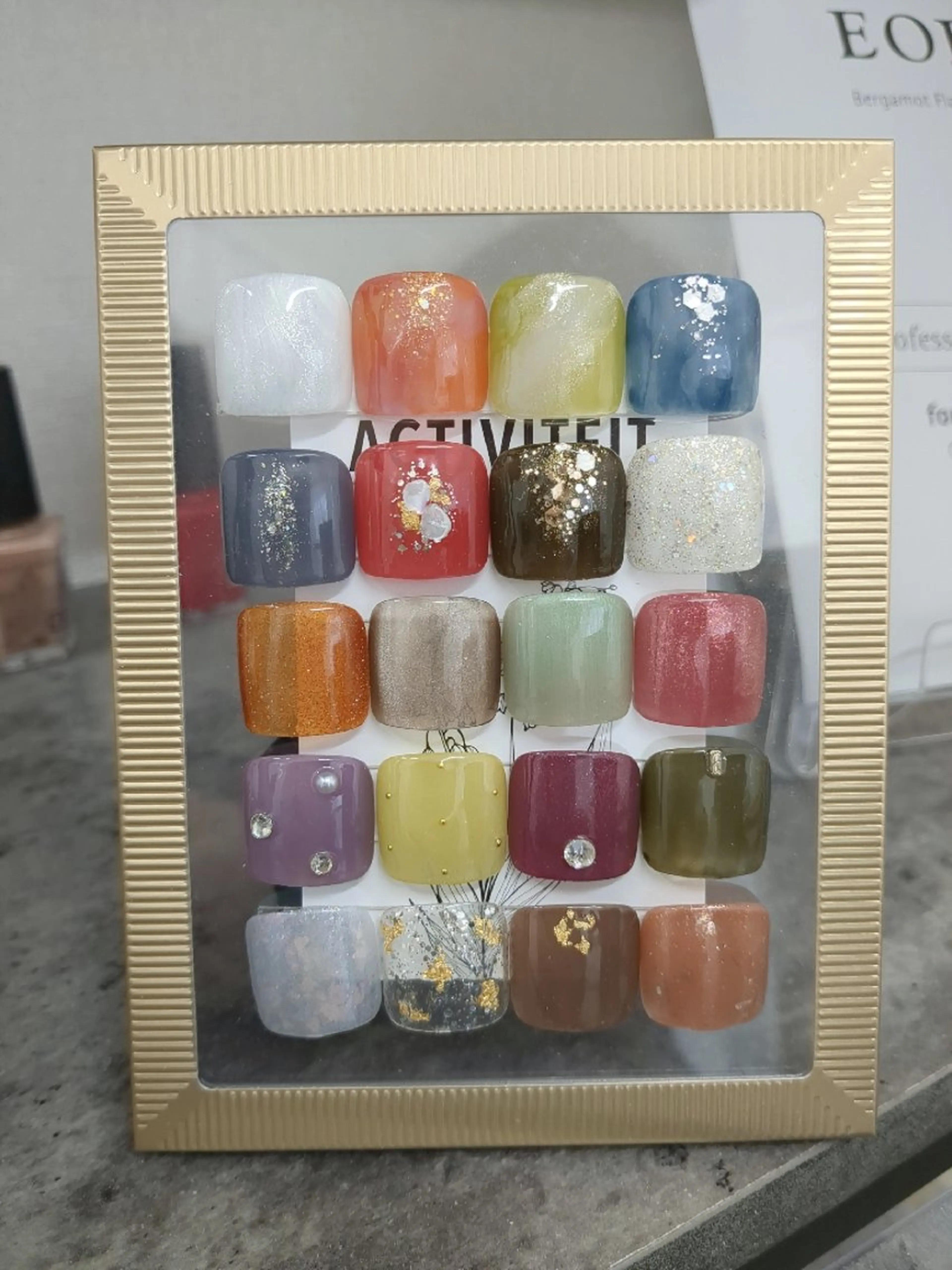 フットシンプルコース💅オフ込み💕シンプルネイル✨店内のサンプルからお選びいただけます☺️カラー、配置換え🆗❣️の写真
