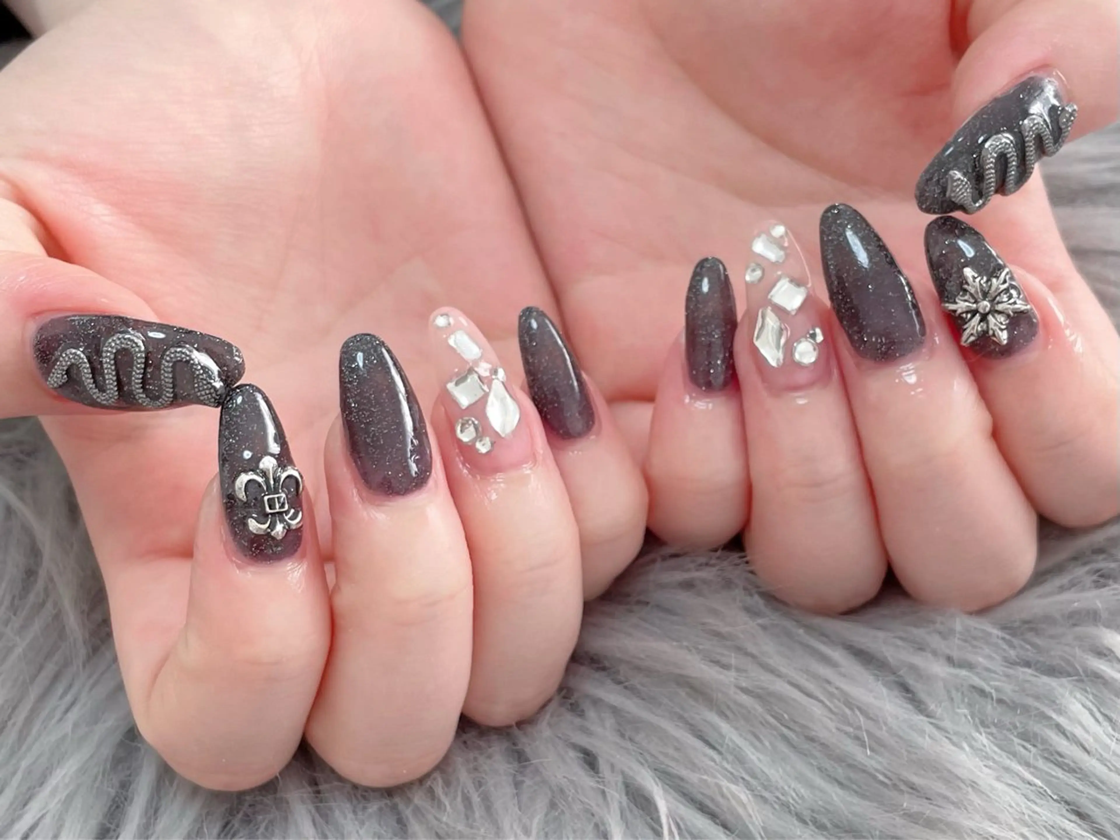 ミディアム Nina's nailのネイルデザイン