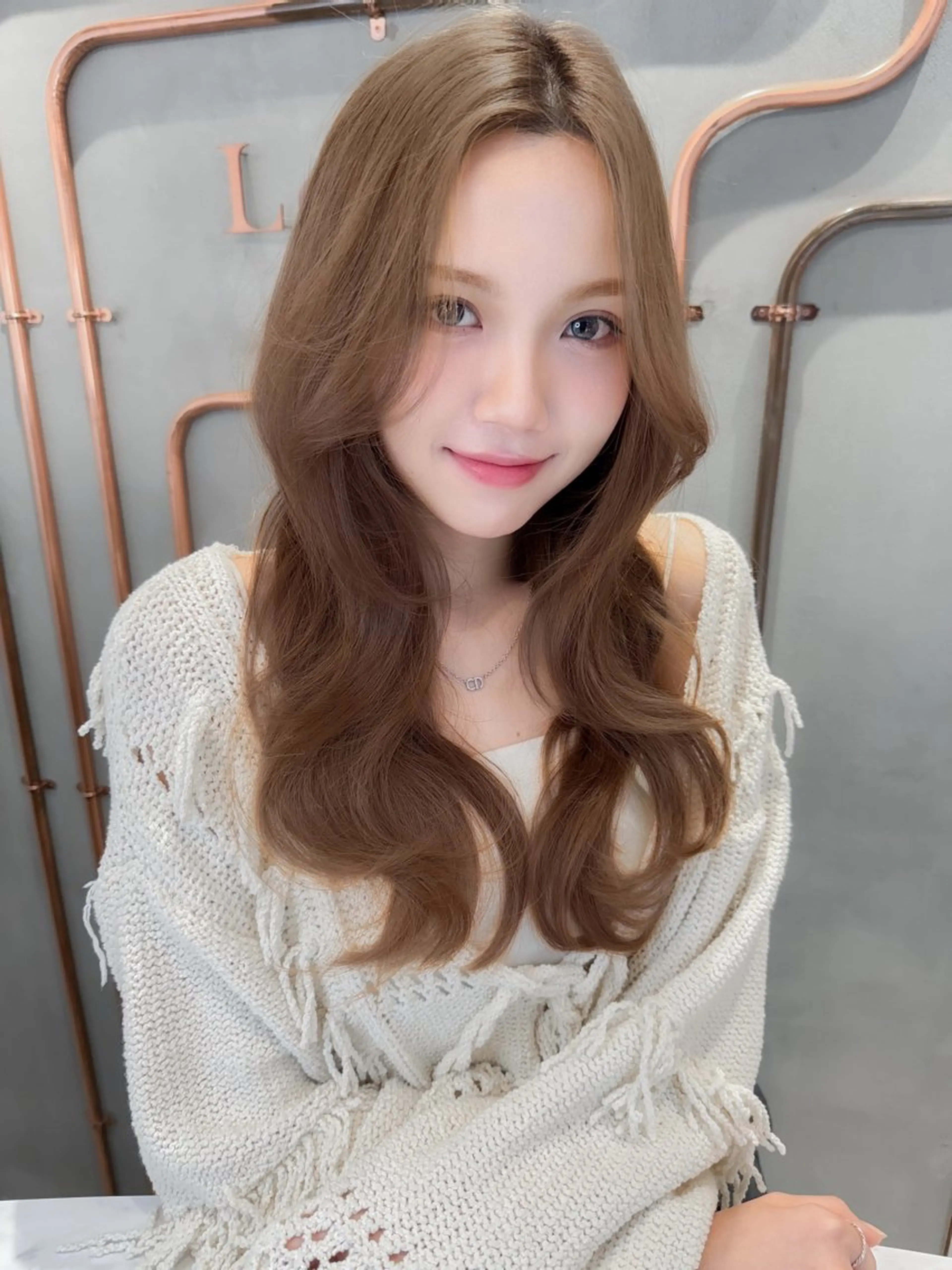 【お出掛け前に❣️】前髪顔周り(後れ毛)カット＋巻き髪(コテ巻き)の写真