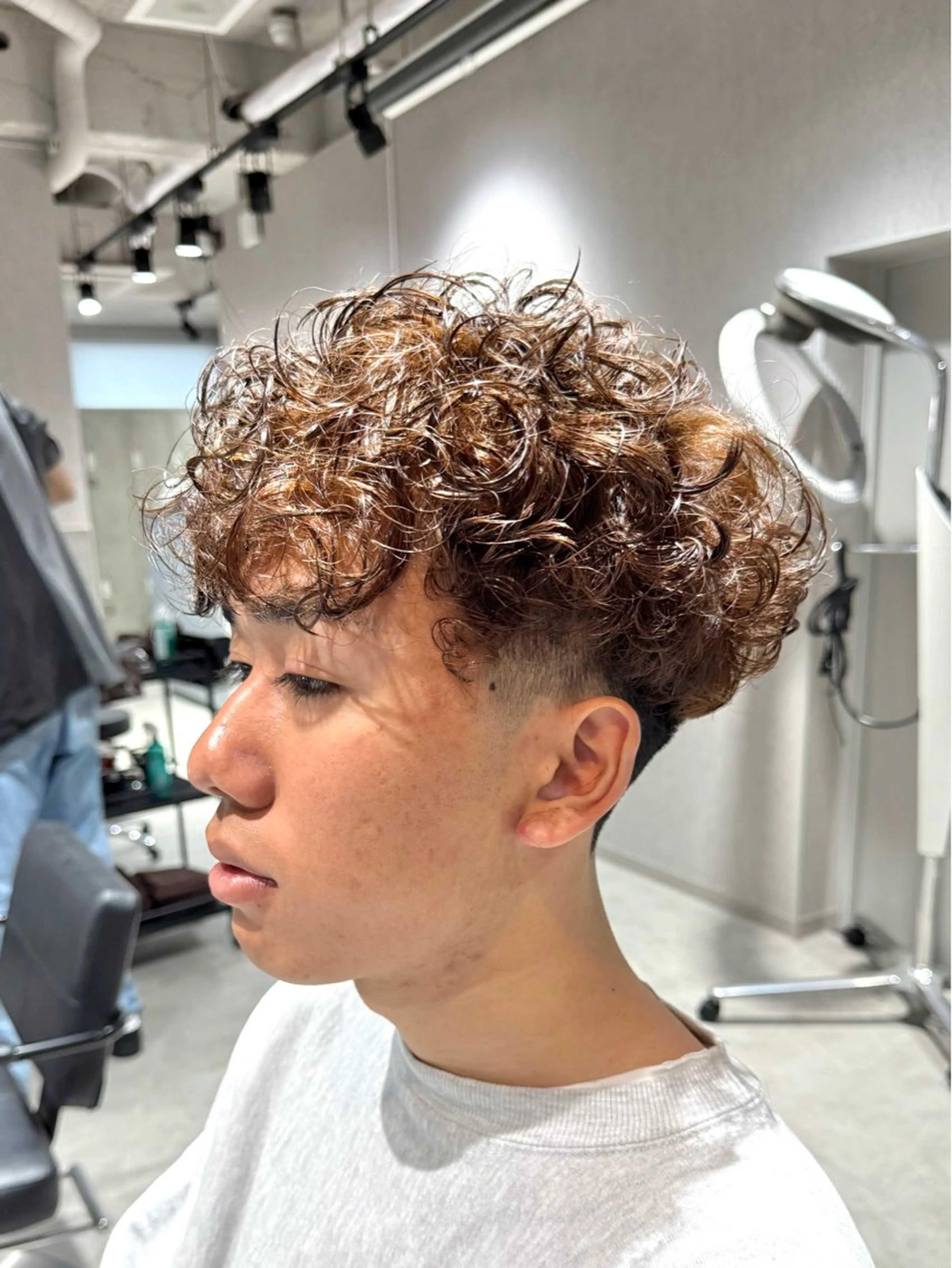 ショート カラー パーマ メンズ スペインカール ブラウンカラー カット パーマ メンズパーマ職人 パーマ🔥ritaのヘアスタイル