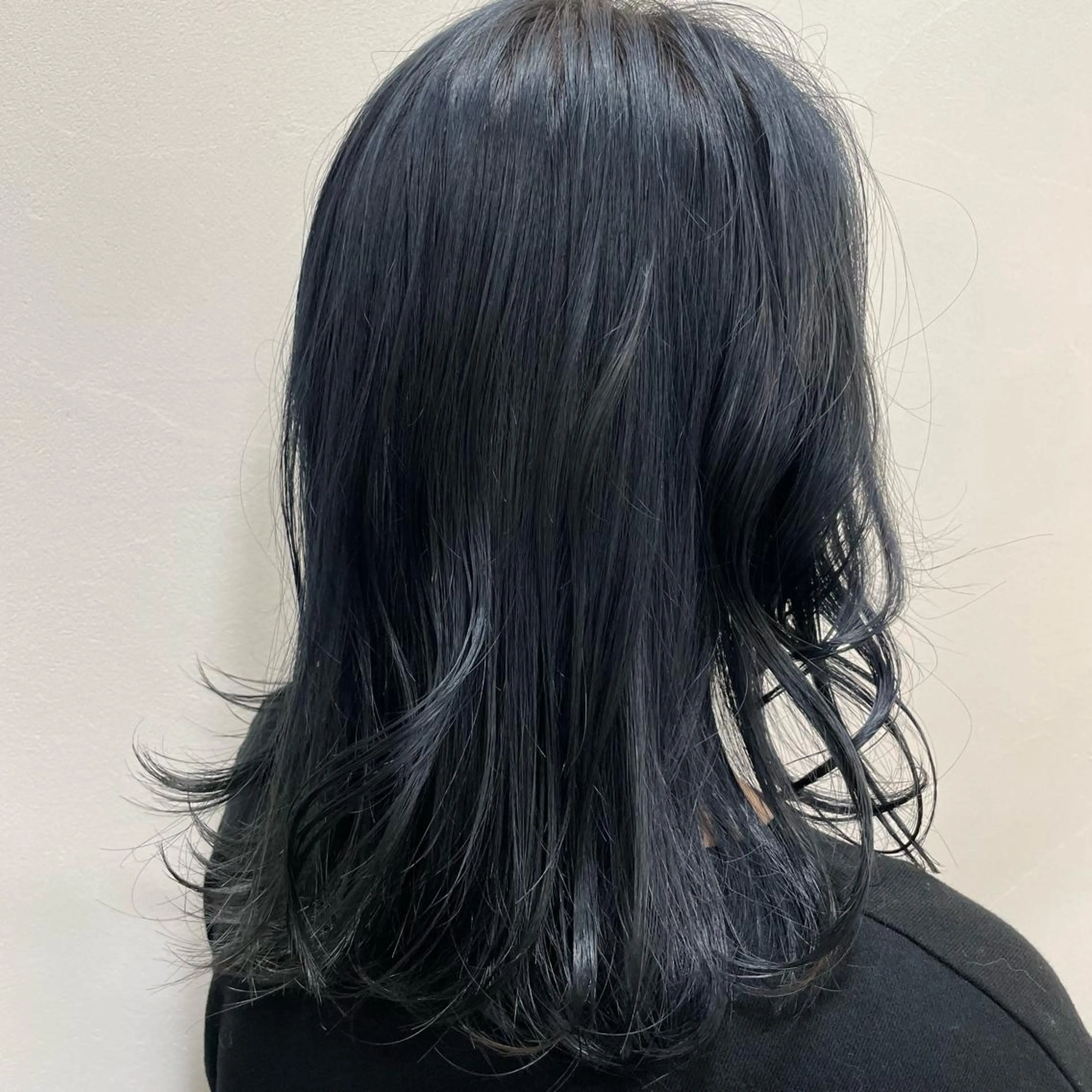 セミロング カラー 黒髪 ブルーカラー ブルーブラック 🌼杉田 胡桃🌼のヘアスタイル