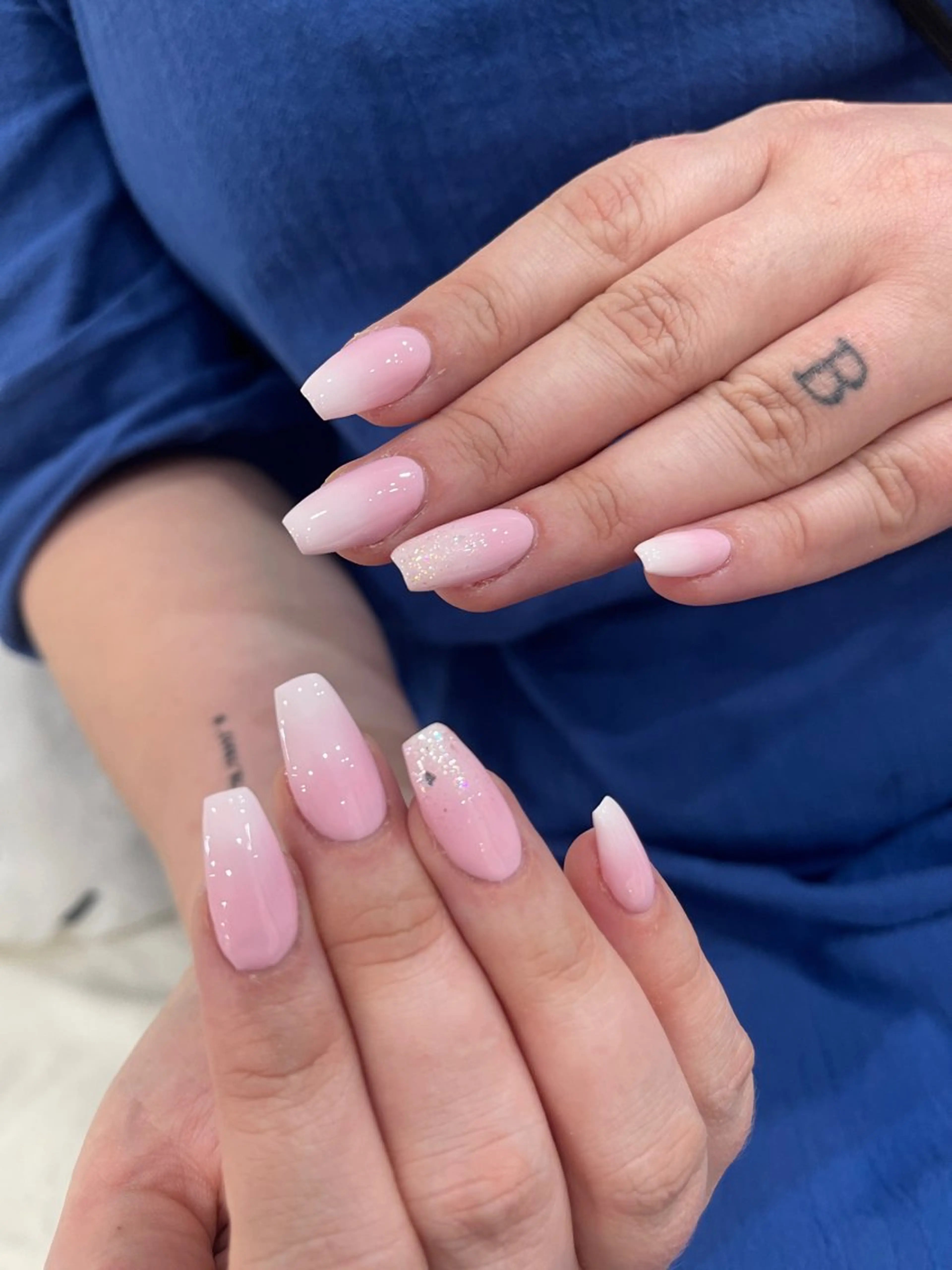 モデル限定価格｜長さ出しワンカラー+パーツ2個(オフ別料金1000円​〜​）の写真