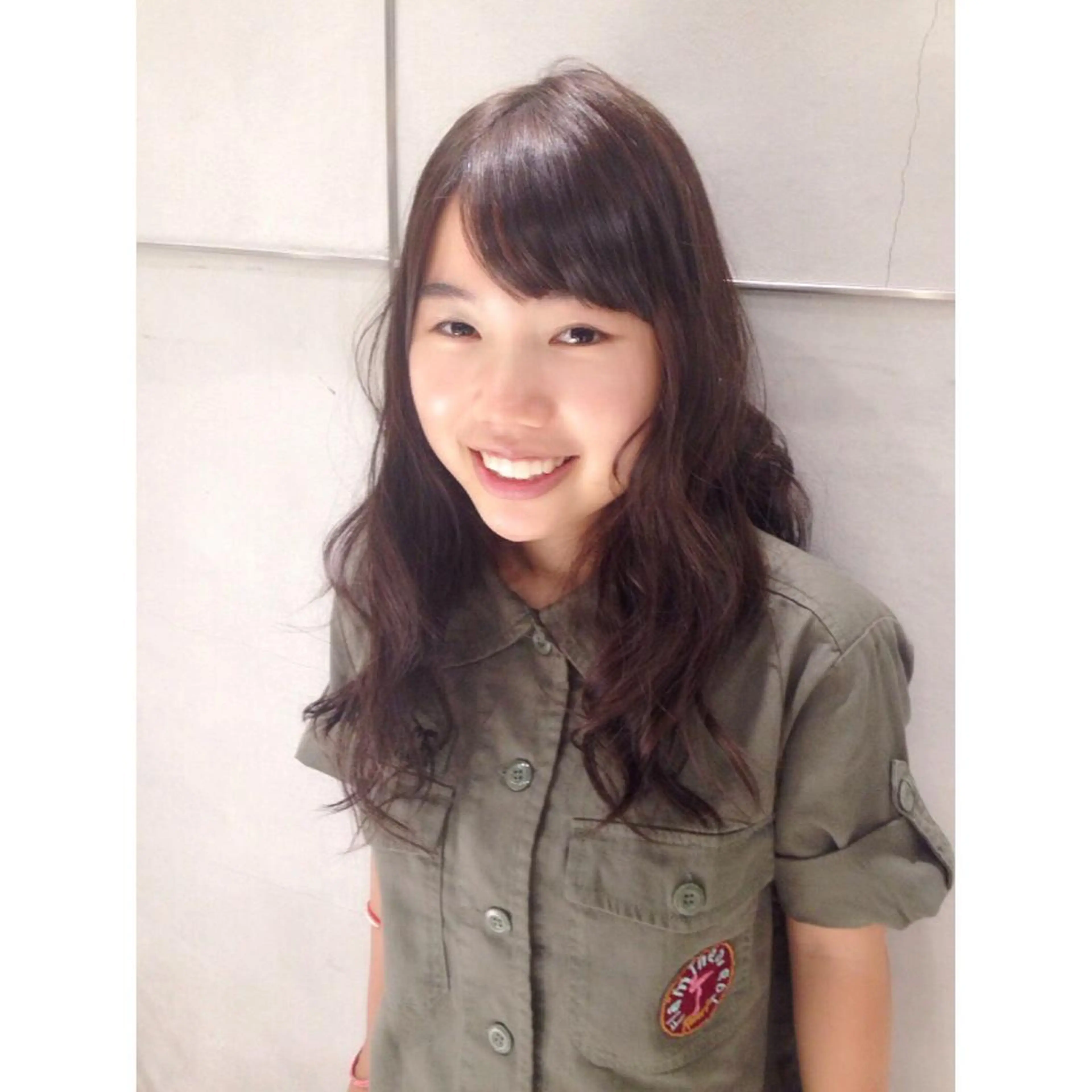 セミロング ロング カラー アッシュ 片山 千晴のヘアスタイル