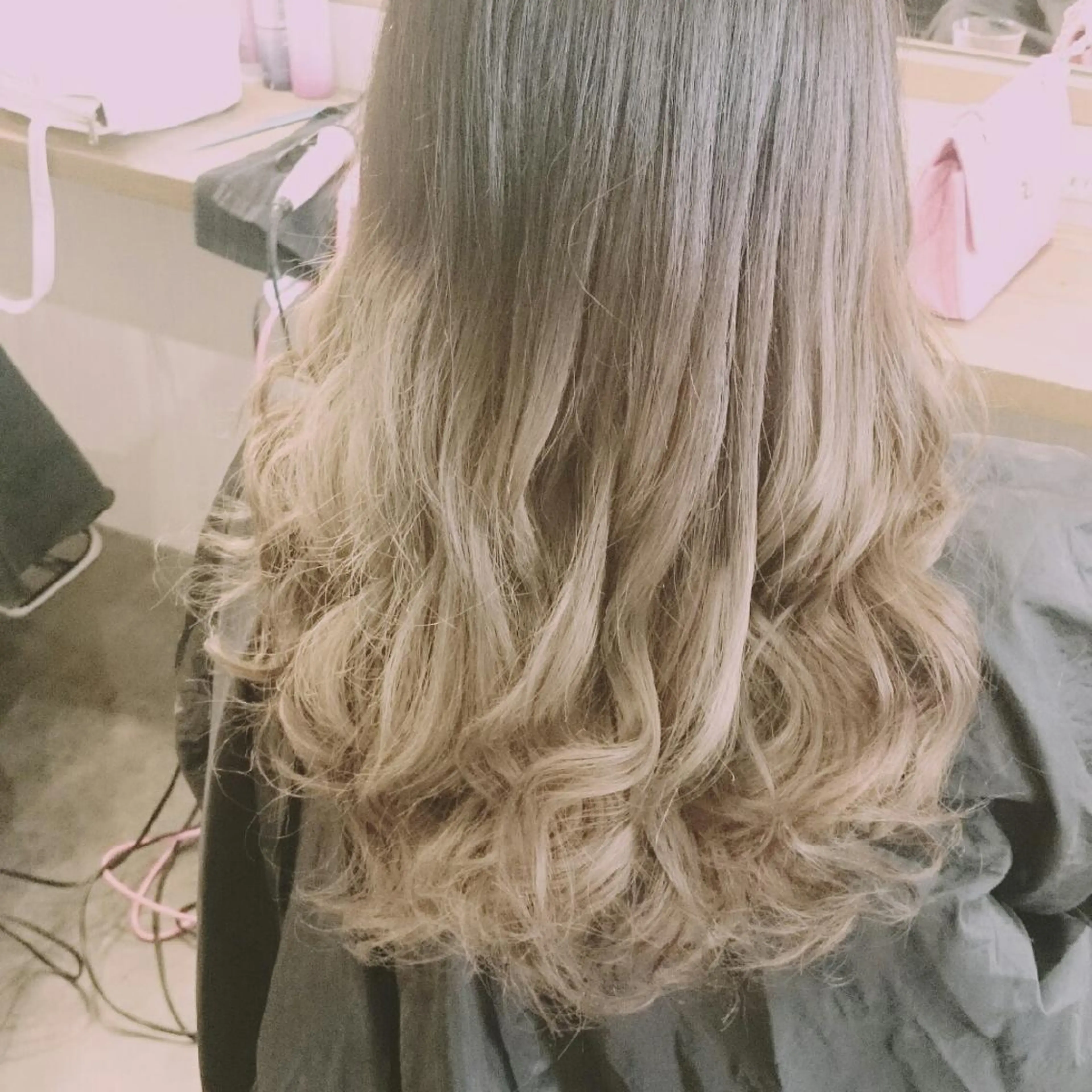 ロング カラー ブリーチ グラデーションカラー REM 阿佐ヶ谷所属・REM【阿佐ヶ谷】 MEGUのヘアスタイル