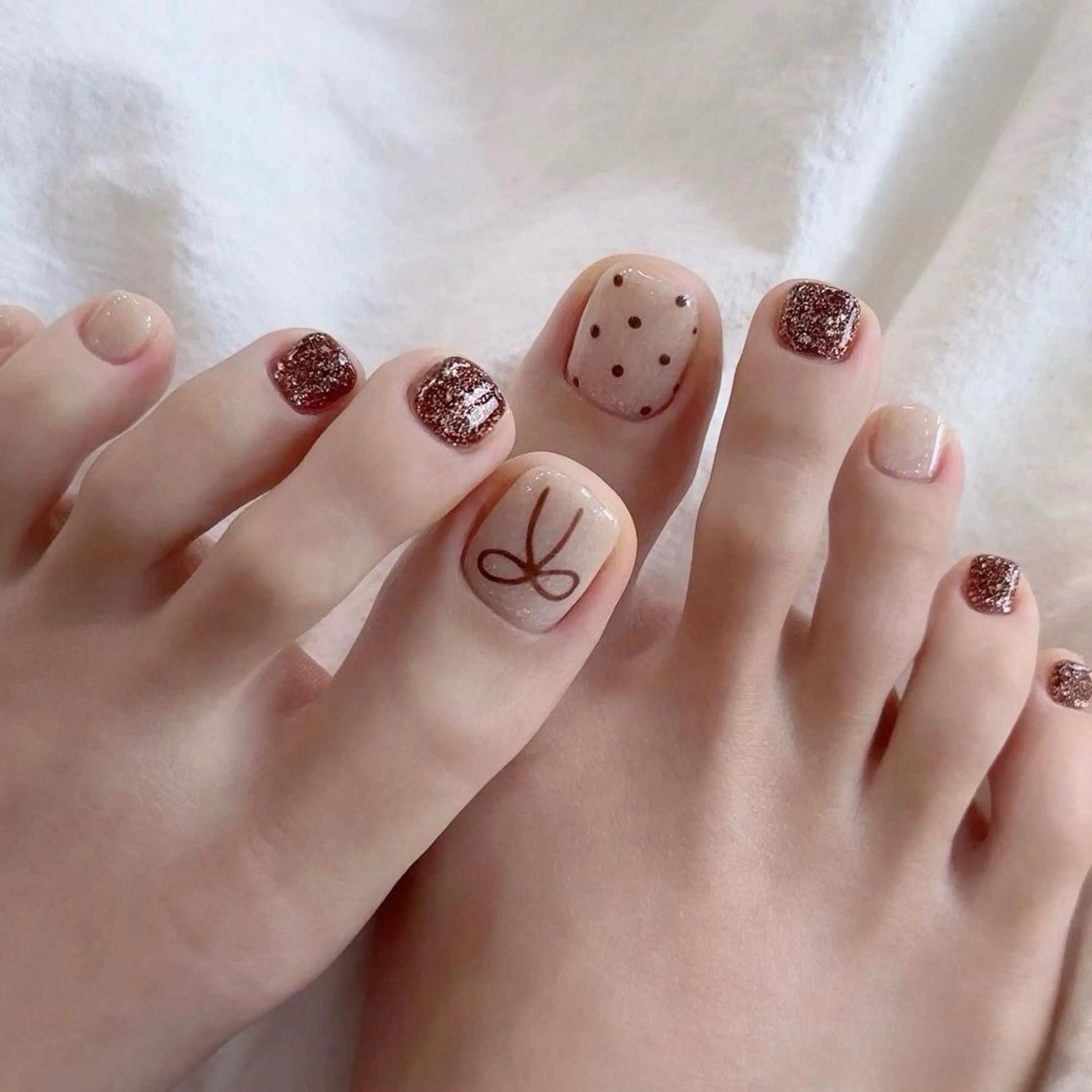 ネイル 長さ出し フレンチネイル グラデーション 卒業式 マグネットネイル フットネイル MIHANA NAILのネイルデザイン