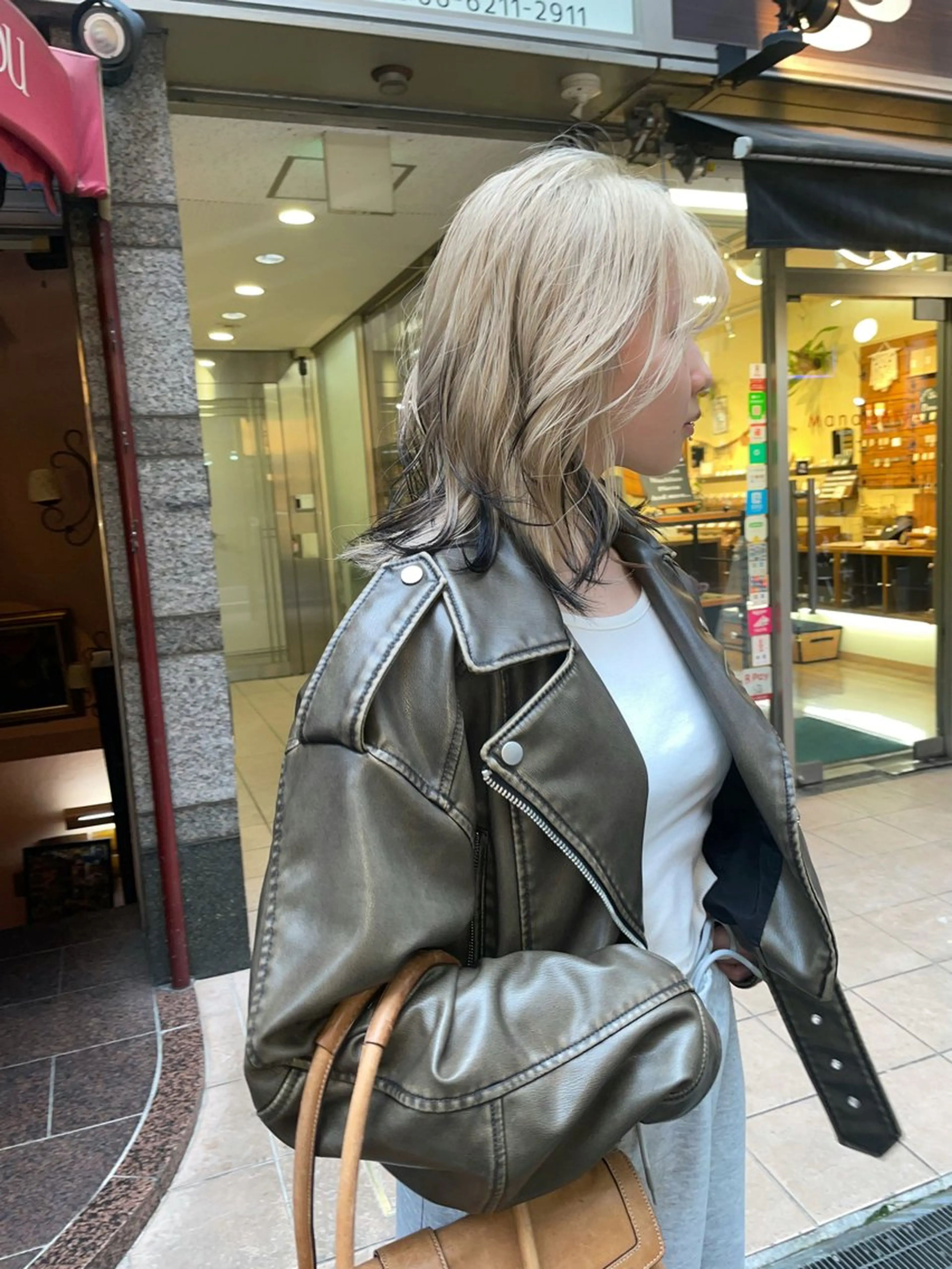 カラー 黒髪 ブリーチ ブロンド ダブルカラー ホワイトブロンド KON所属・KON /nozomiのヘアスタイル