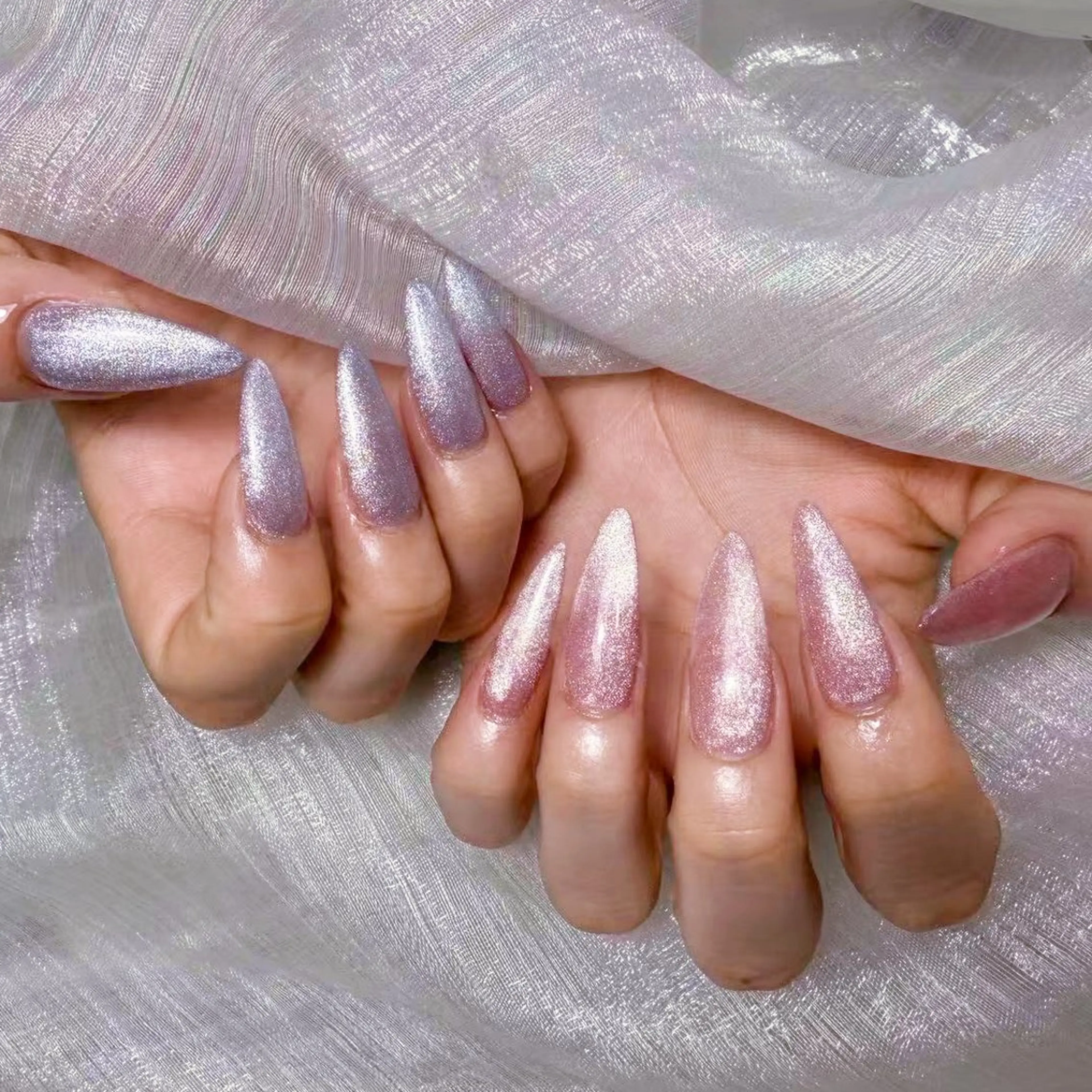 ネイル アートネイル オーロラネイル ガーリー キラキラネイル 韓国ネイル ハンドネイル yu ri 🌹のネイルデザイン