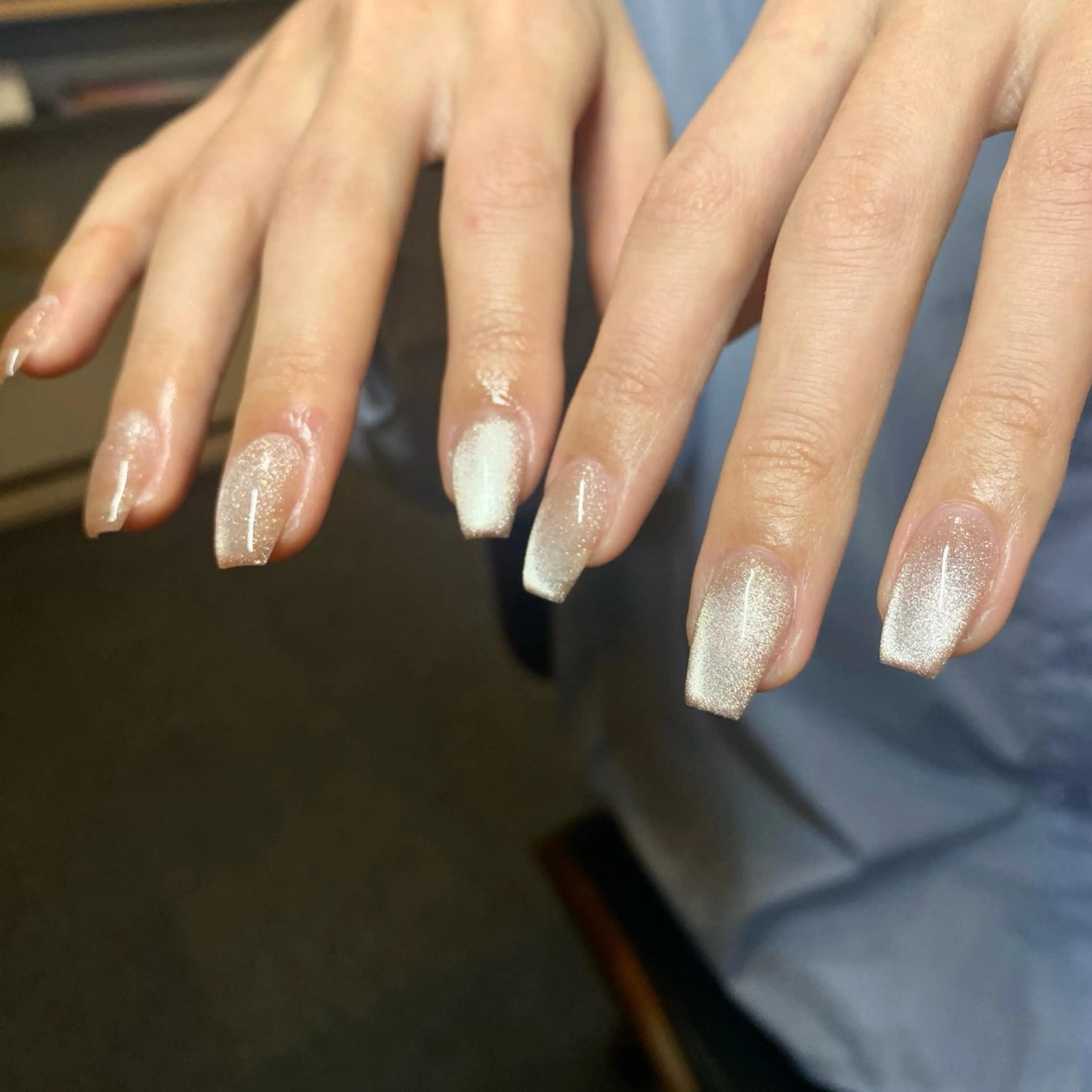 ネイル キラキラネイル マグネットネイル シルバー スクエアネイル ハンドネイル ハンドケア 🎀NAIL🎀 AI🪄︎︎◝✩のネイルデザイン