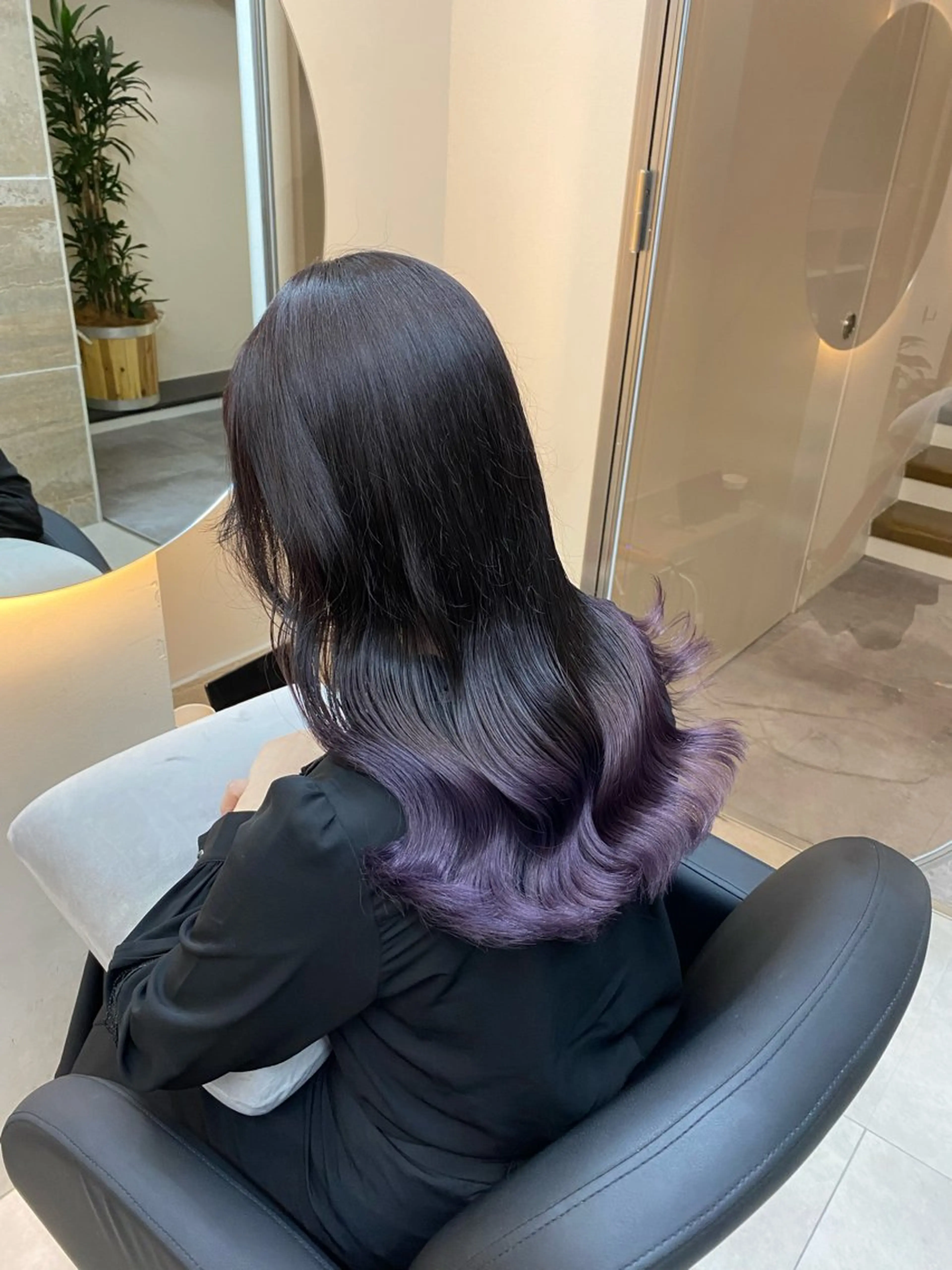 ロング パープルカラー 「似合わせ/髪質改善 《ワタル》」のヘアスタイル