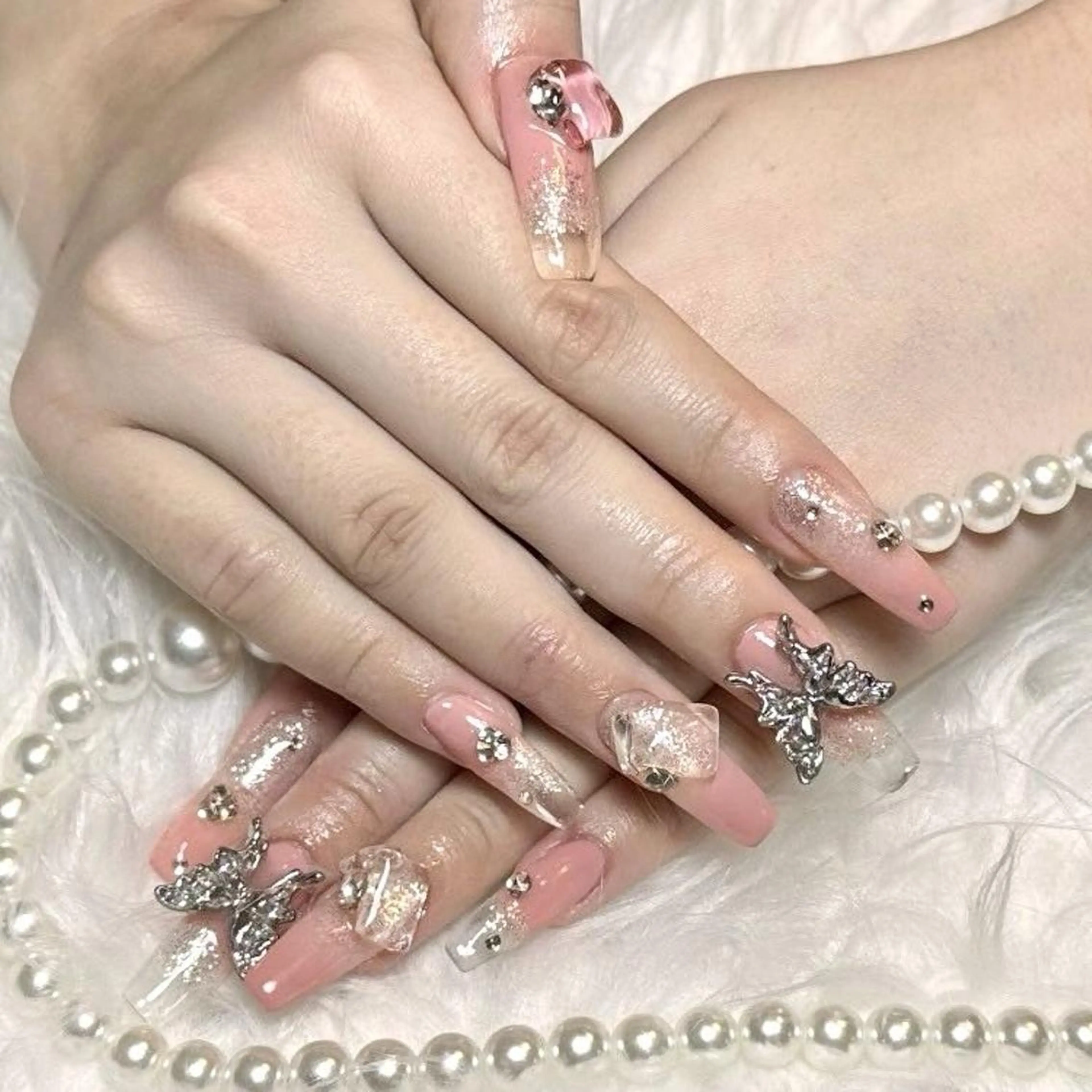 ネイル RAFFINE 月🦋🩵のネイルデザイン